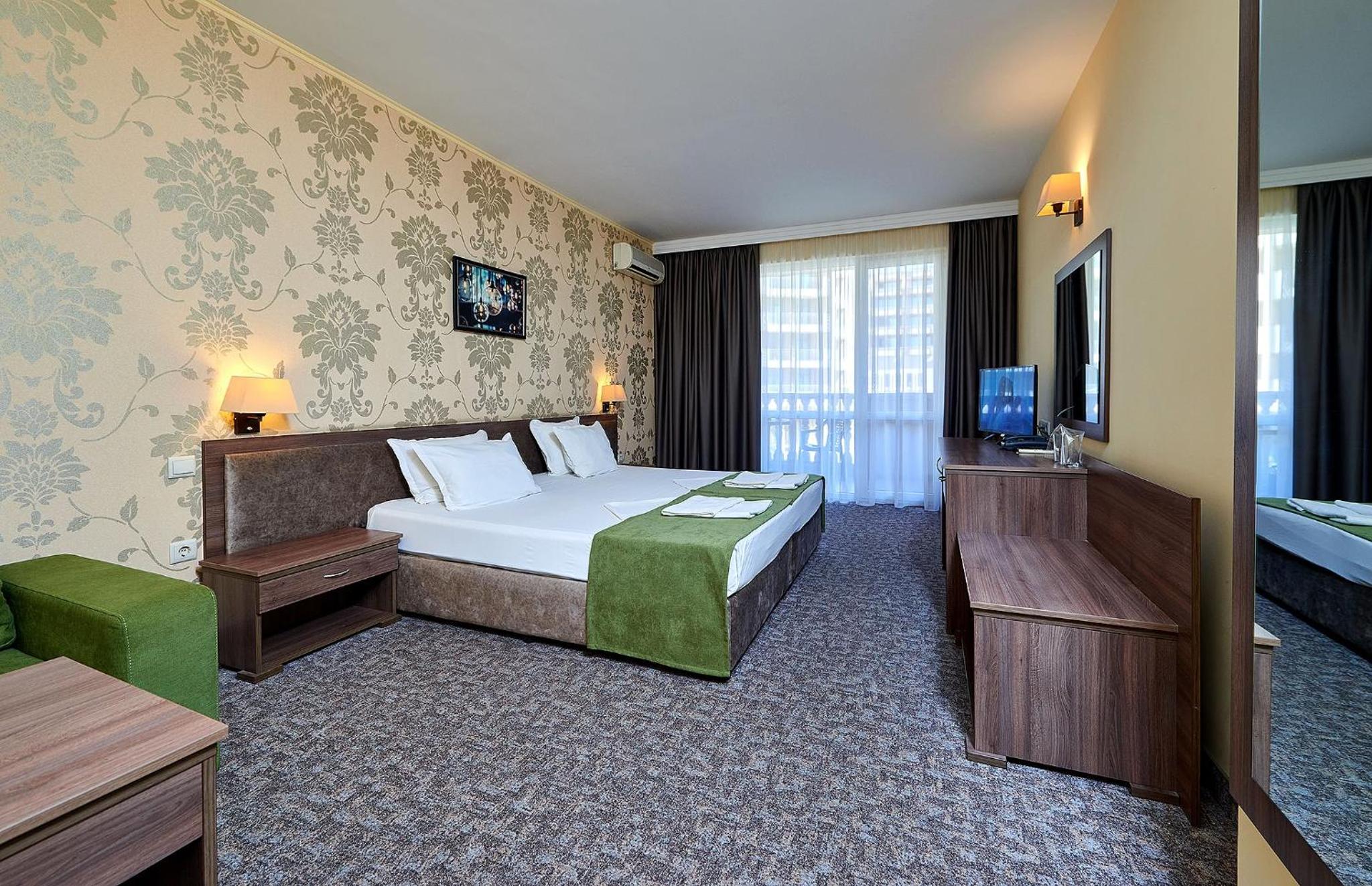 Double or Twin Room with Extra Bed (3 Adults) photo 2
