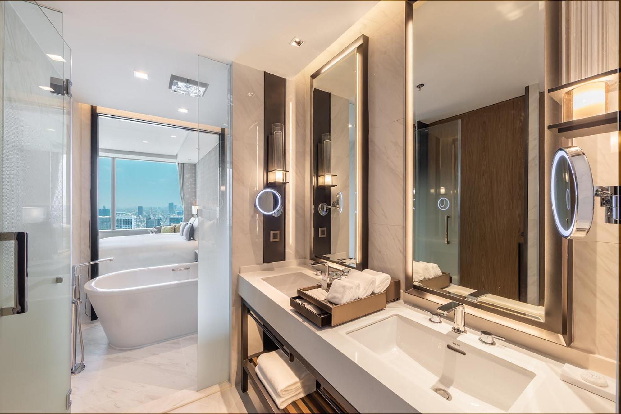 Deluxe with Lounge Access photo 2