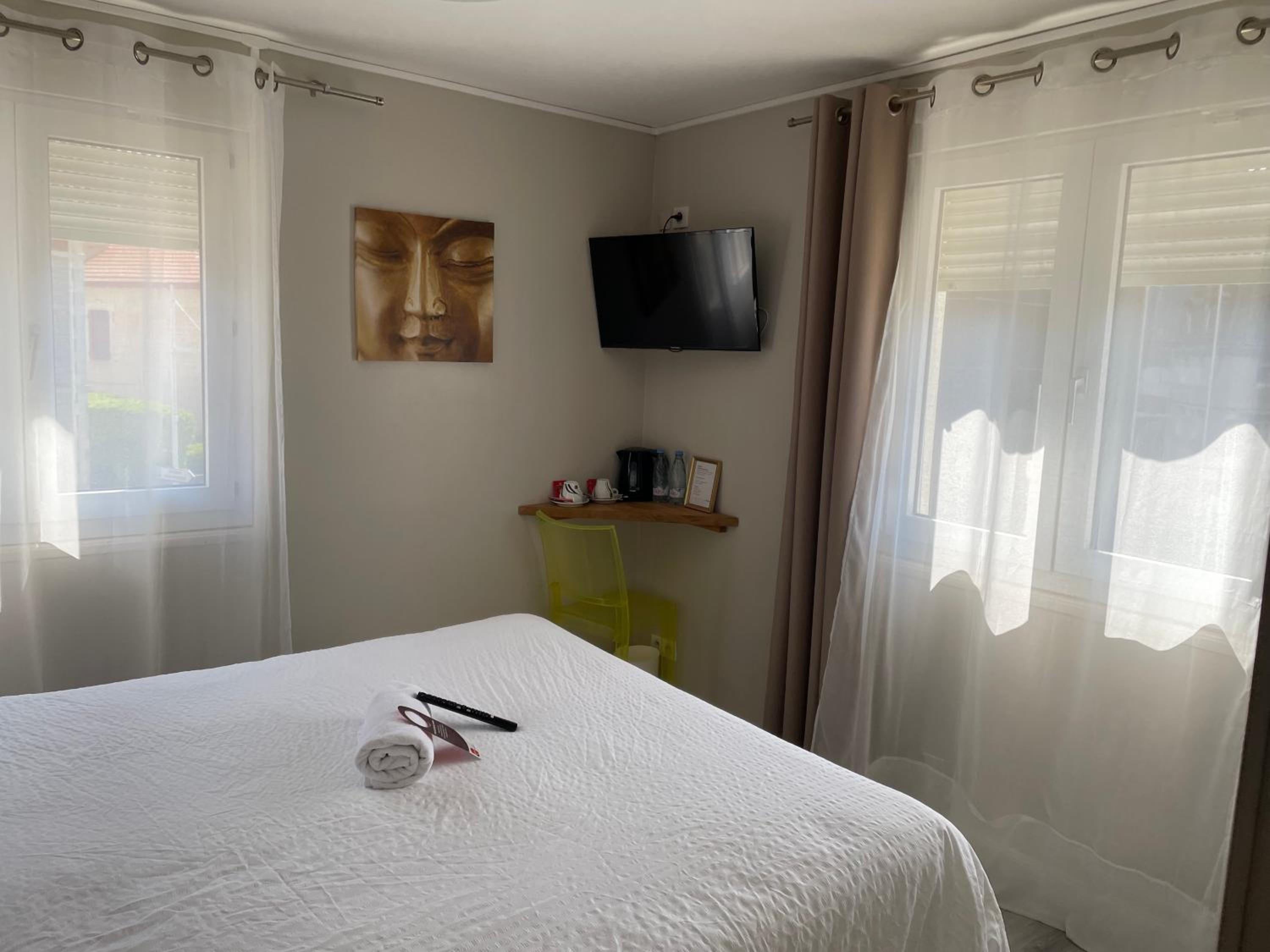 Double Room - Photo 2