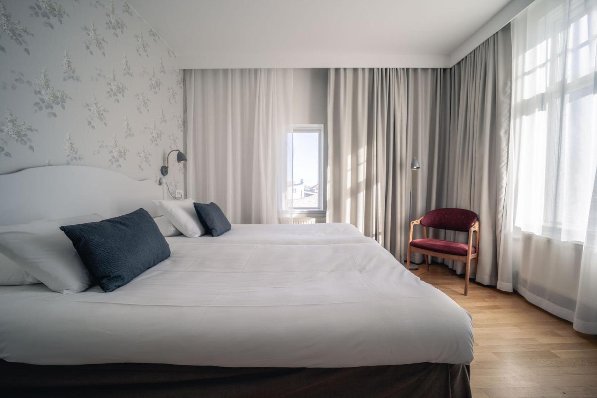 Standard Double Room with Two Single Beds - Non-Smoking - Photo 14