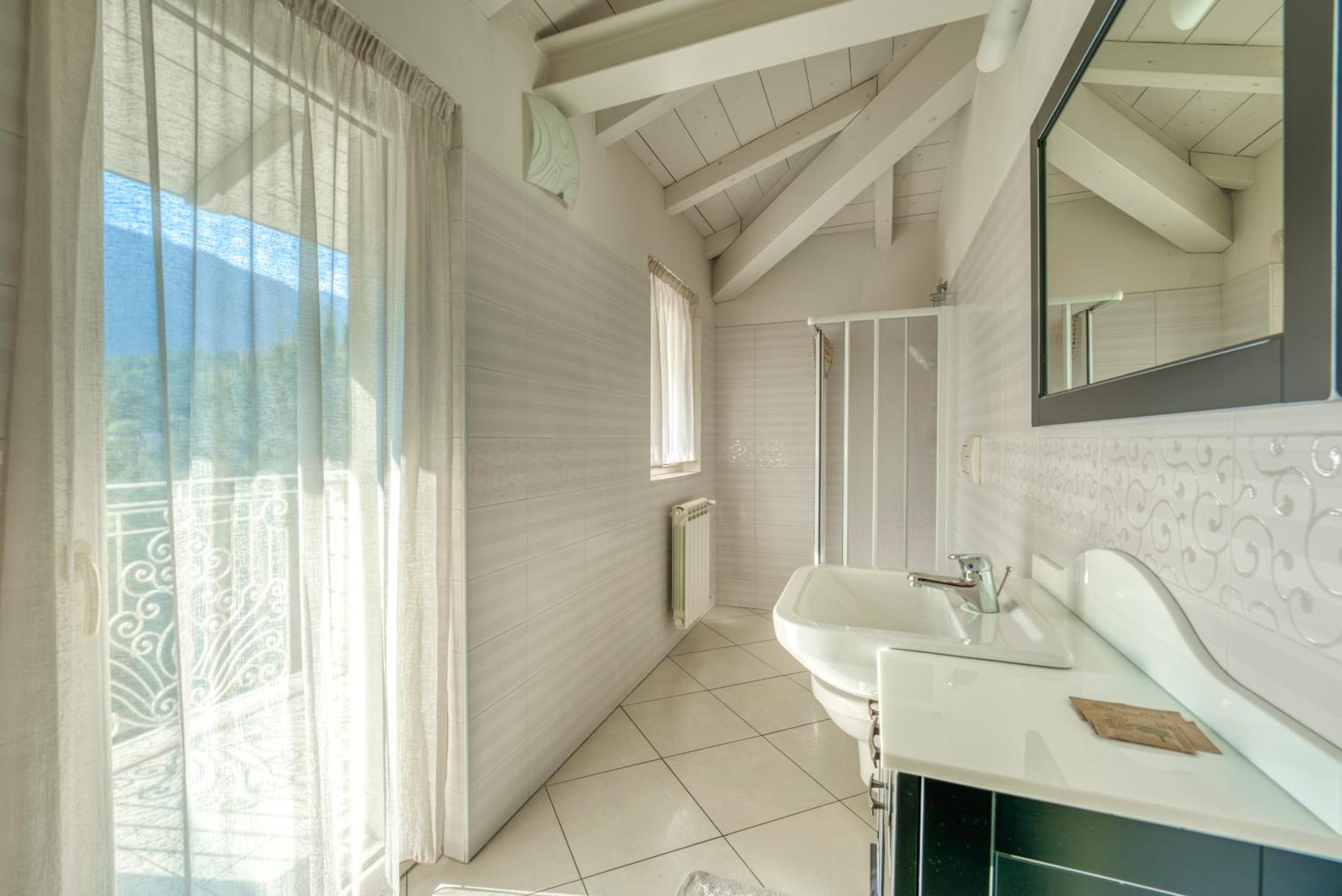 Double Room with Mountain View - Photo 3