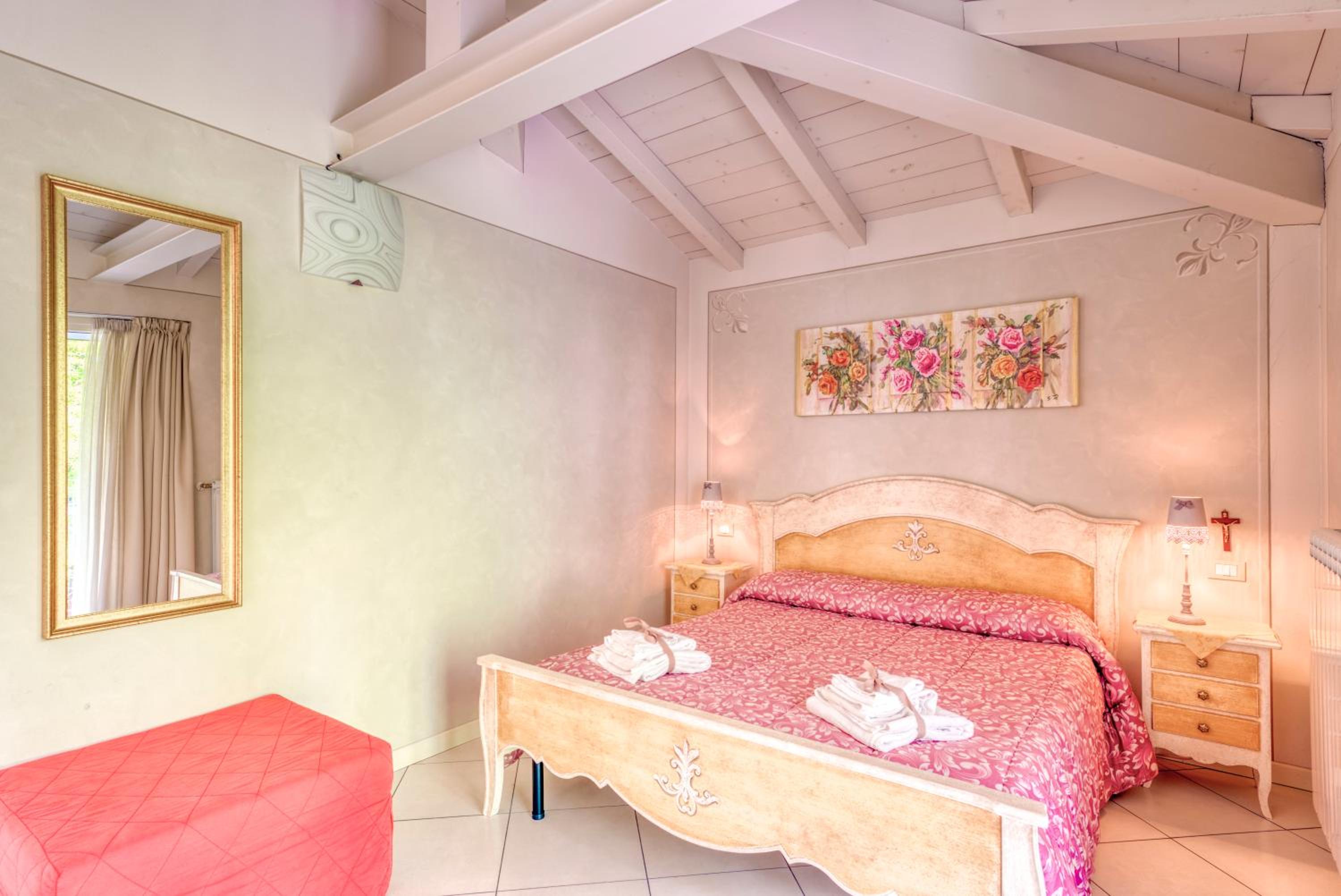 Double Room with Mountain View - Photo 4