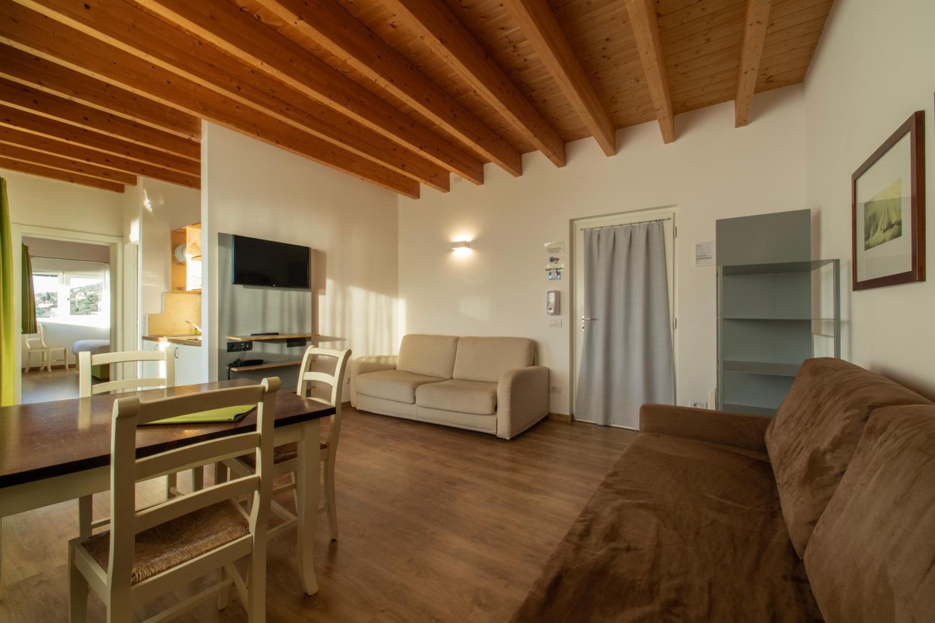 One-Bedroom Apartment with Balcony and Lake View - Photo 11