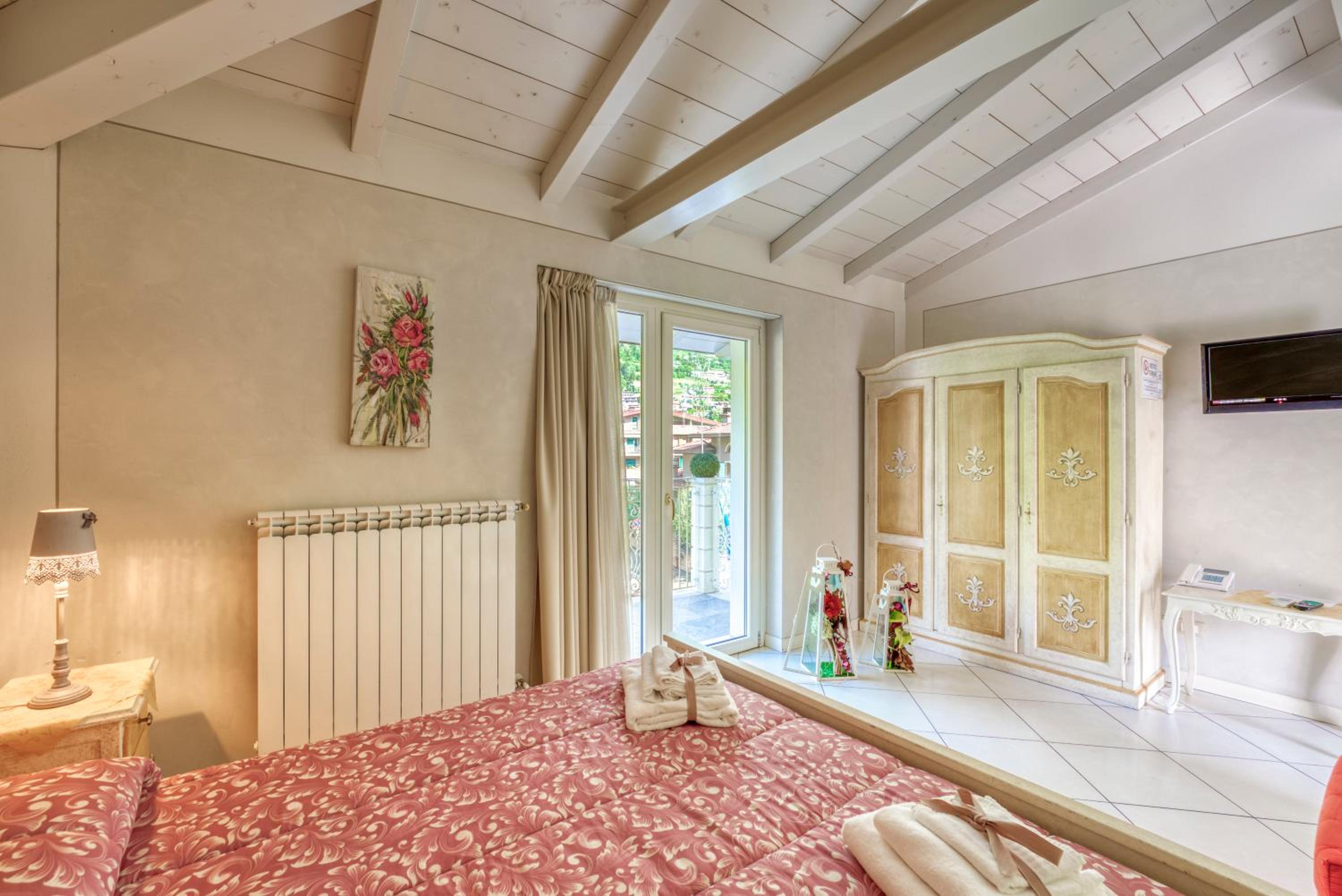 Double Room with Mountain View - Photo 6