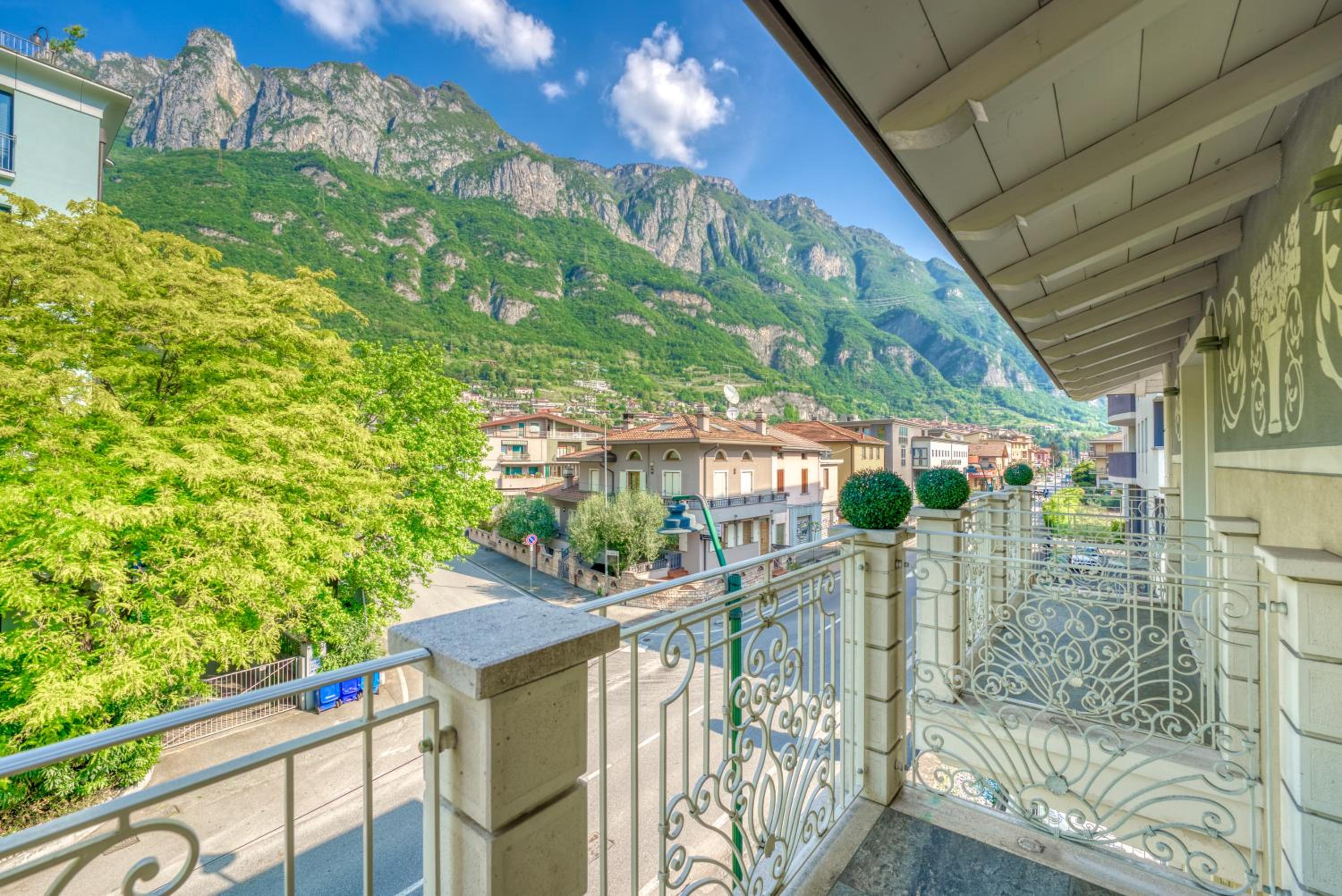 Double Room with Mountain View - Photo 2