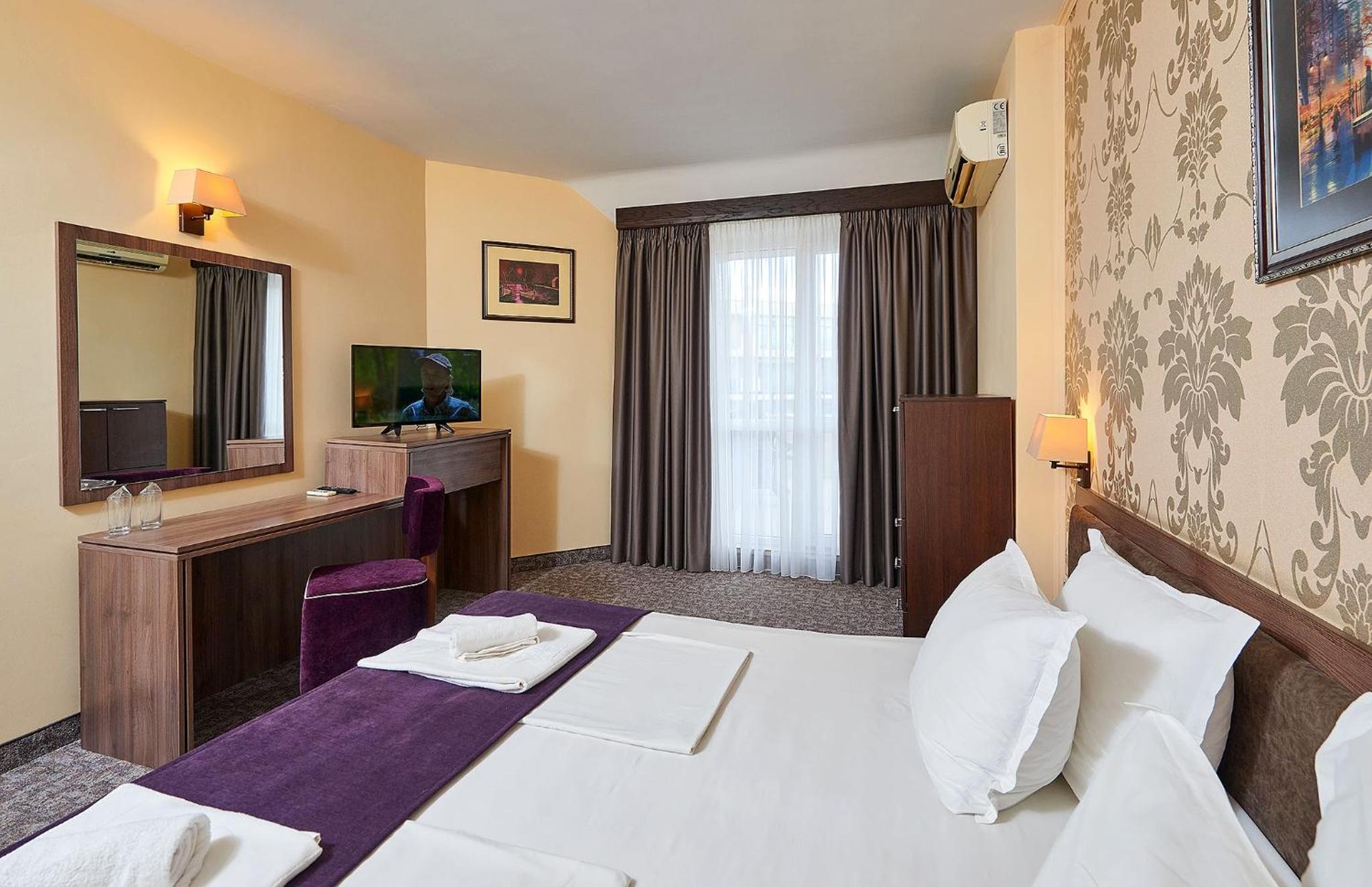 Two-Bedroom Suite (4 Adults) photo 3