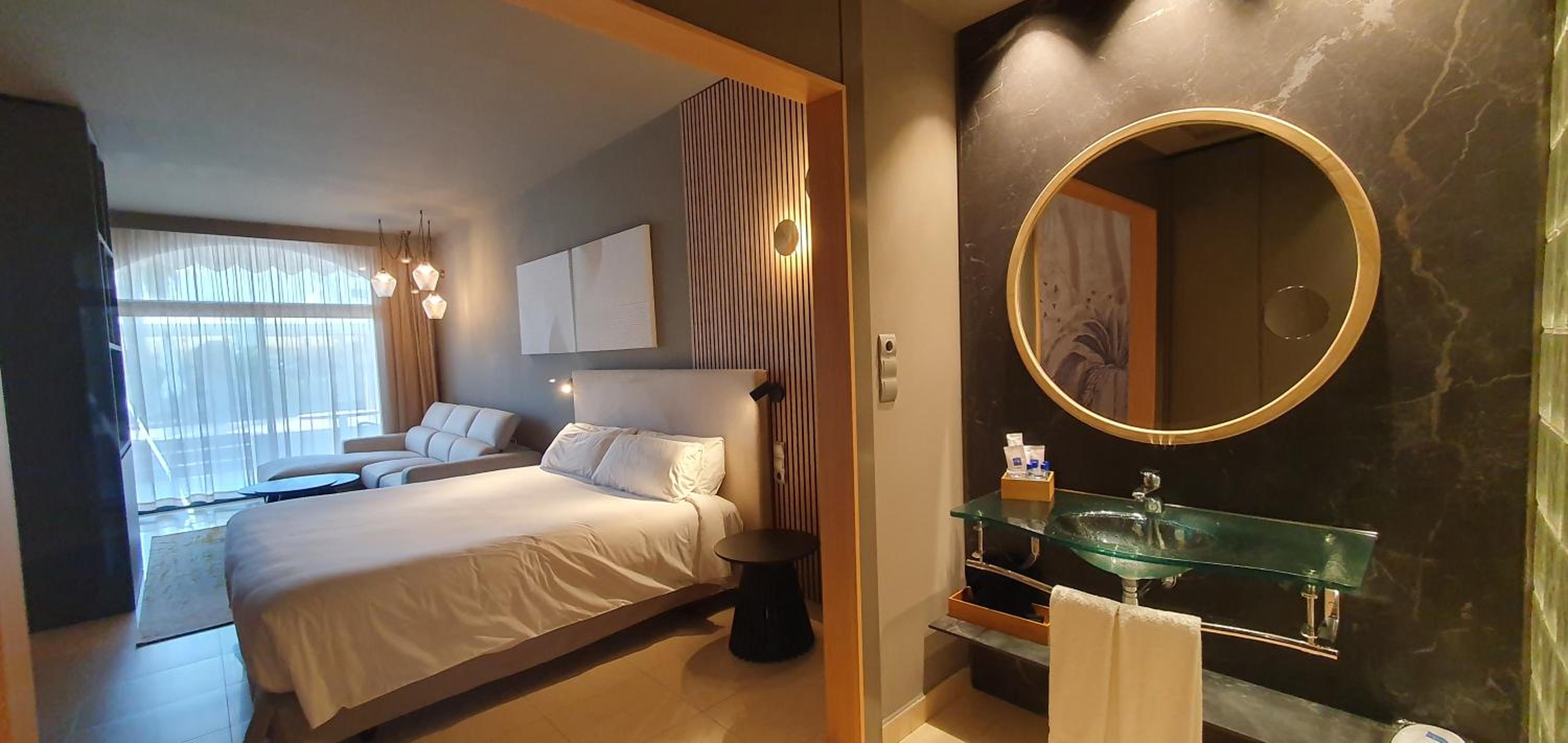 Habitación Premium King con Terraza y Acceso a la Piscina