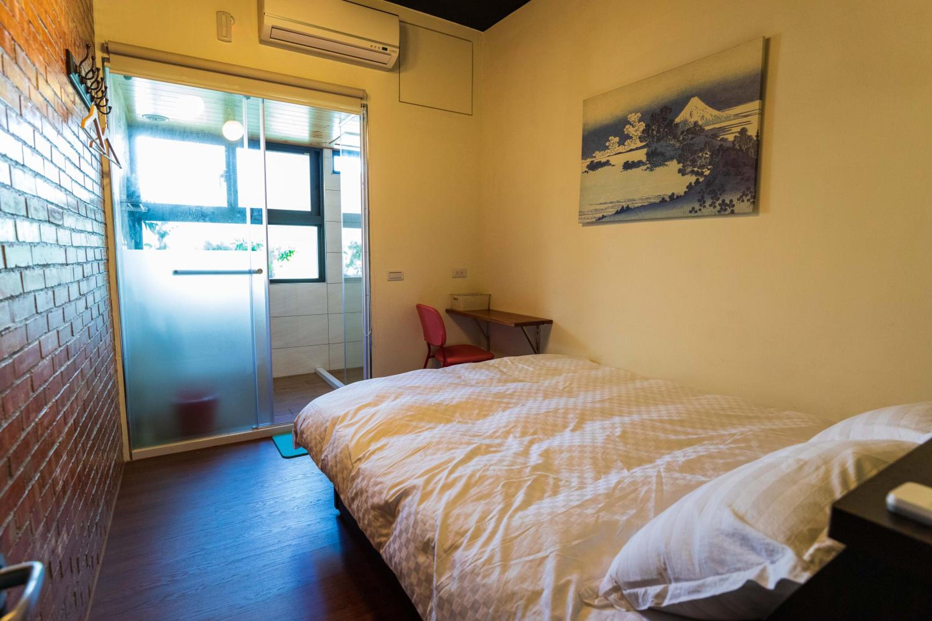 Single Room with Private Bathroom photo 3