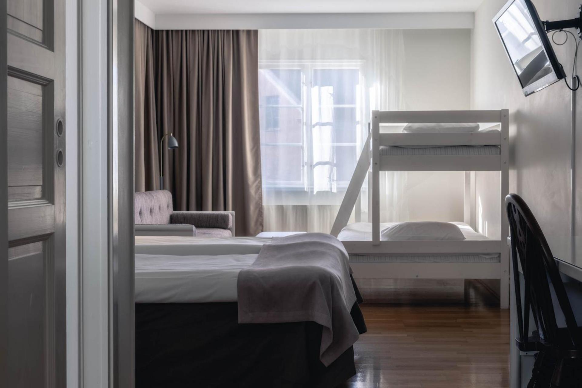 Standard Twin Room With Additional Bed photo 2