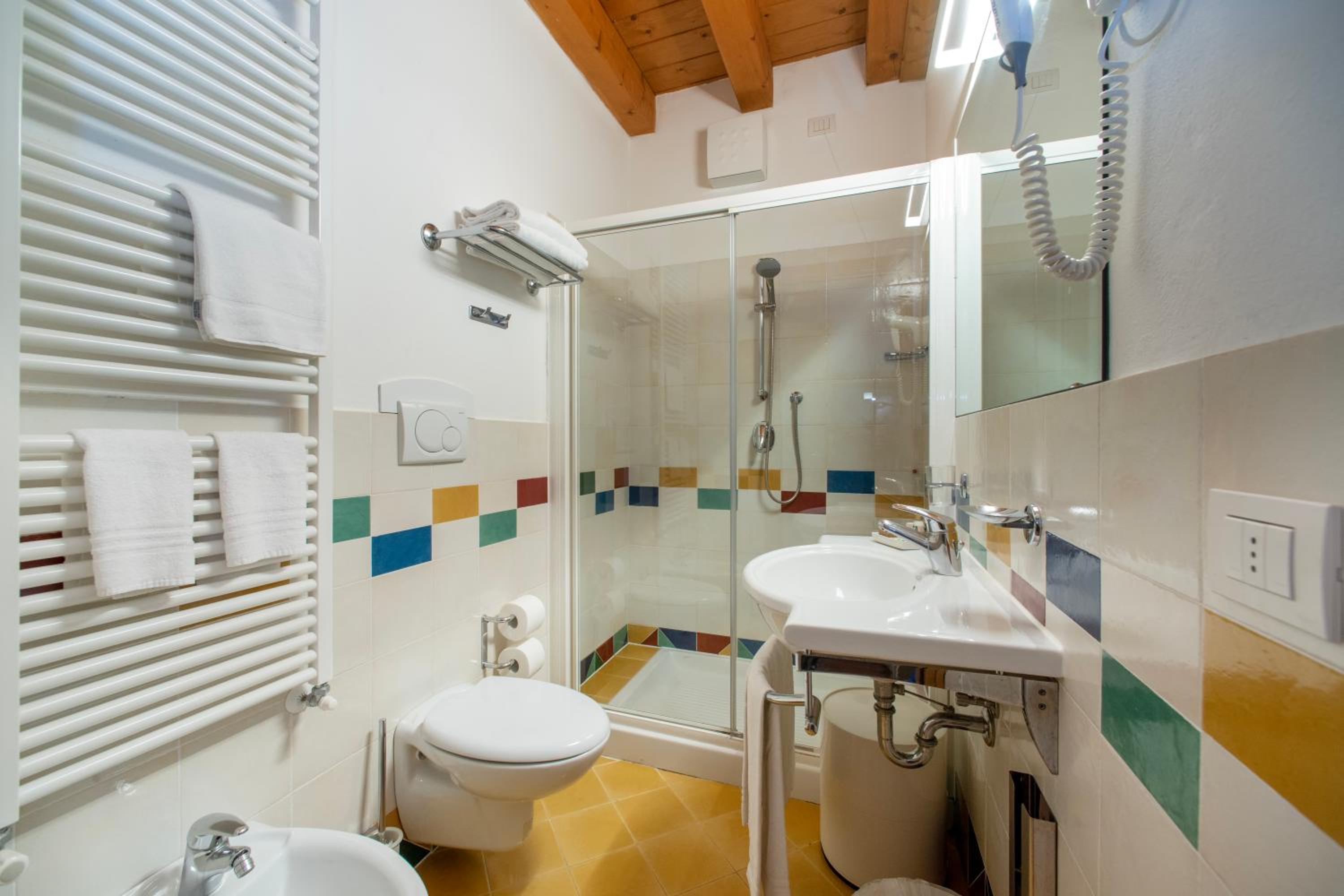 Superior Studio with Balcony and Lake View - Photo 2
