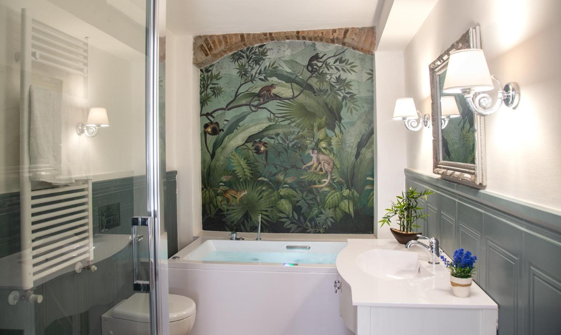 Suite with Spa Bath - Photo 2