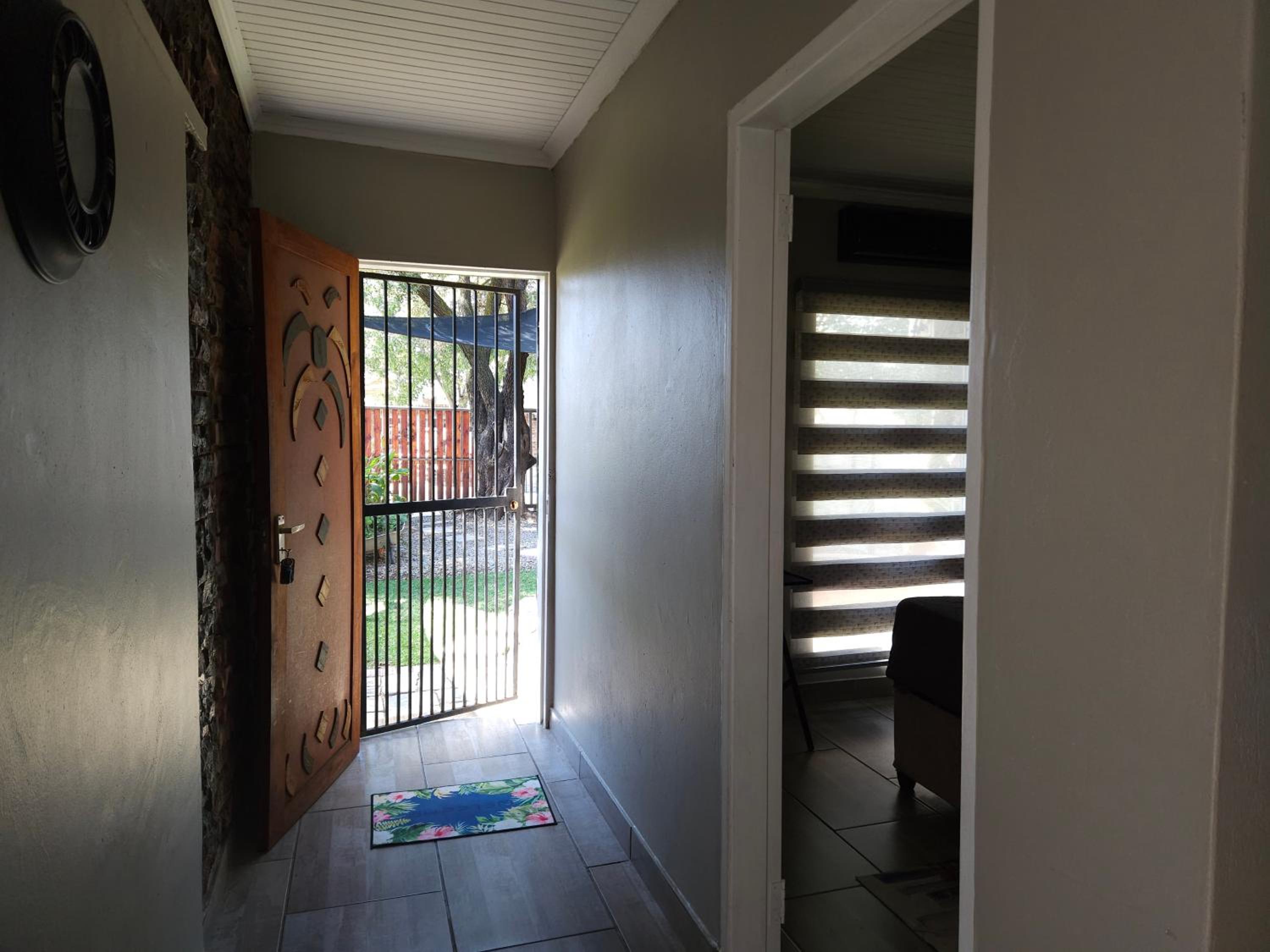 Deluxe Family Room photo 2