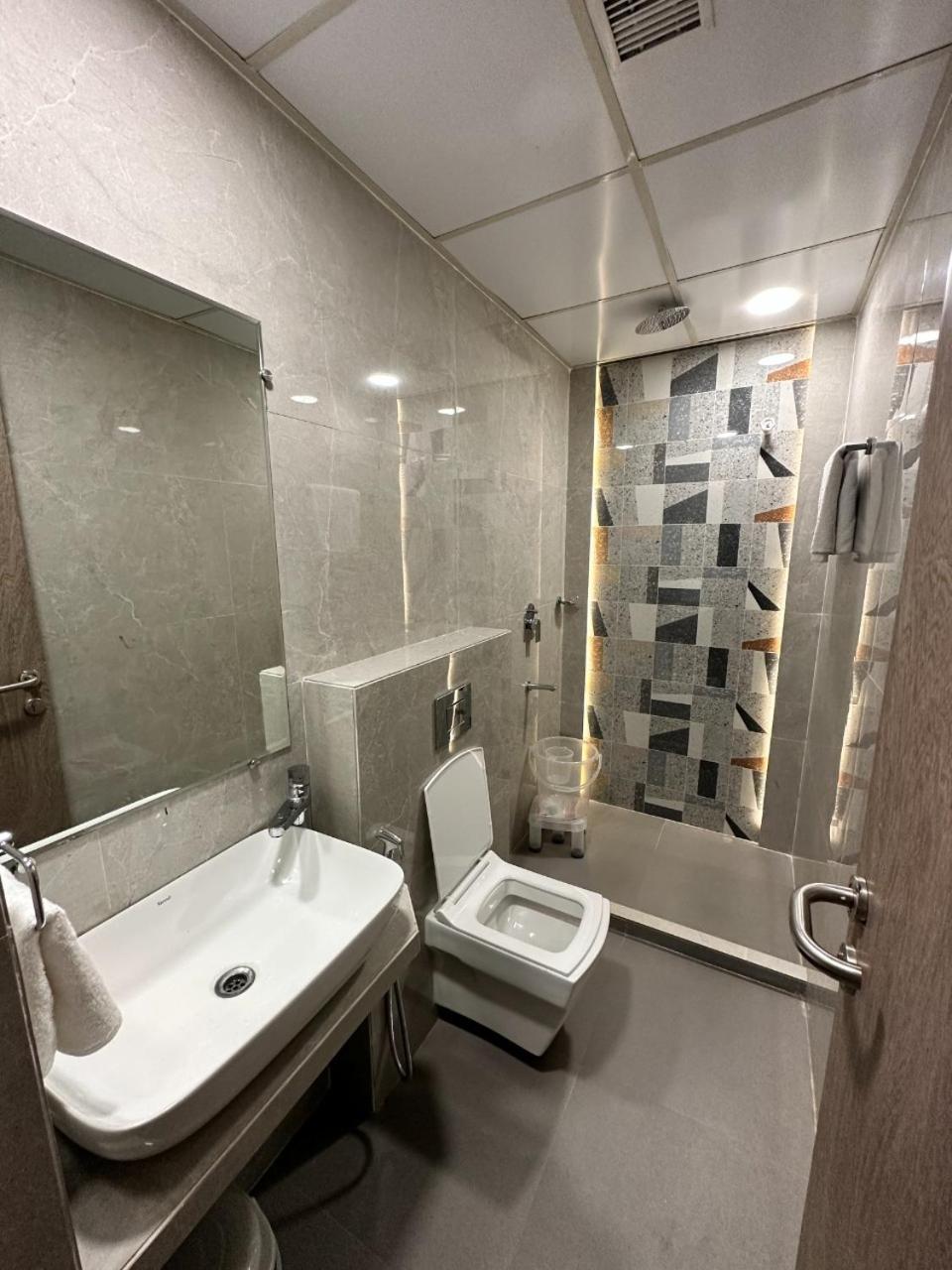 Deluxe Room - Photo 5