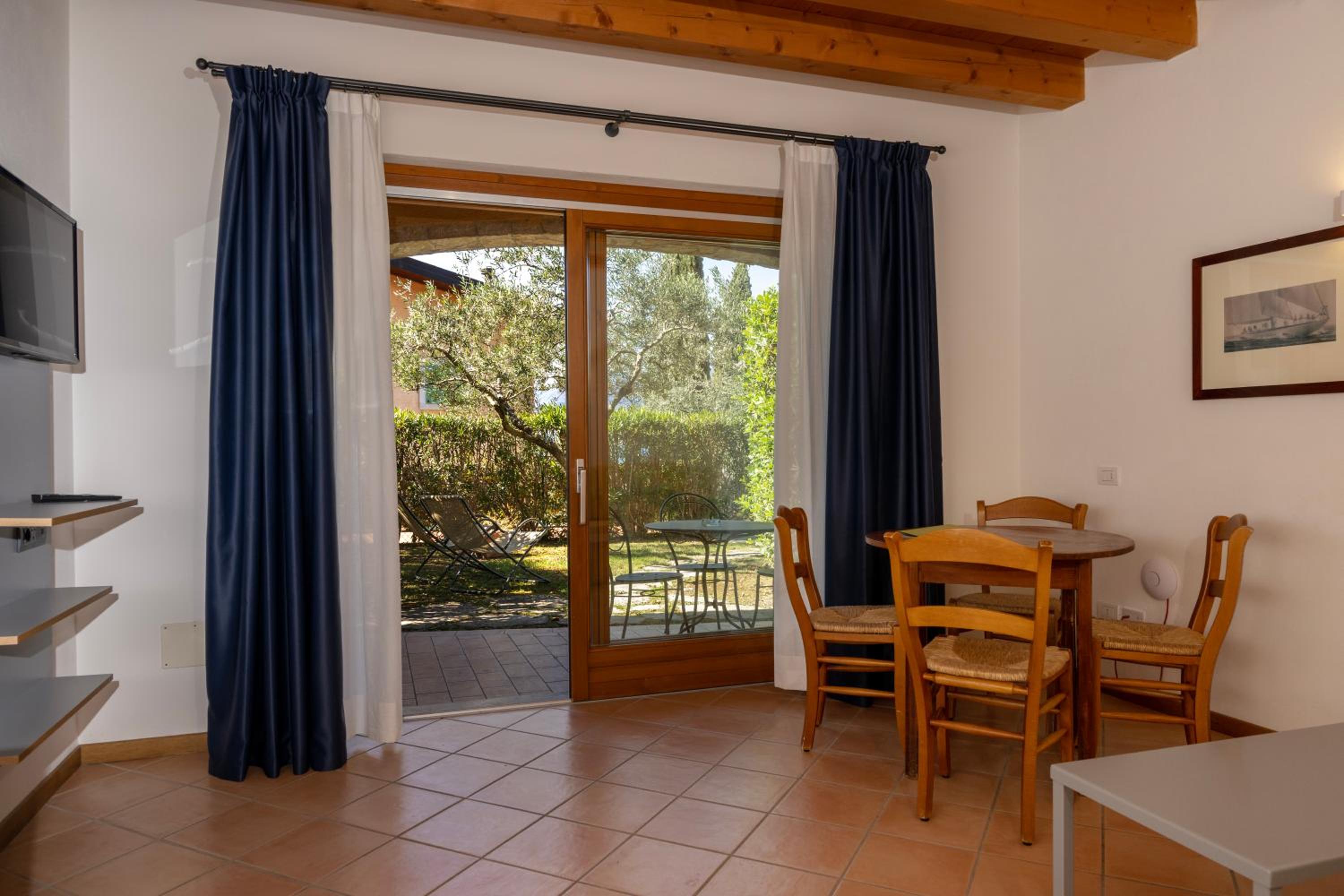 One-Bedroom Apartment with Garden View - Photo 4