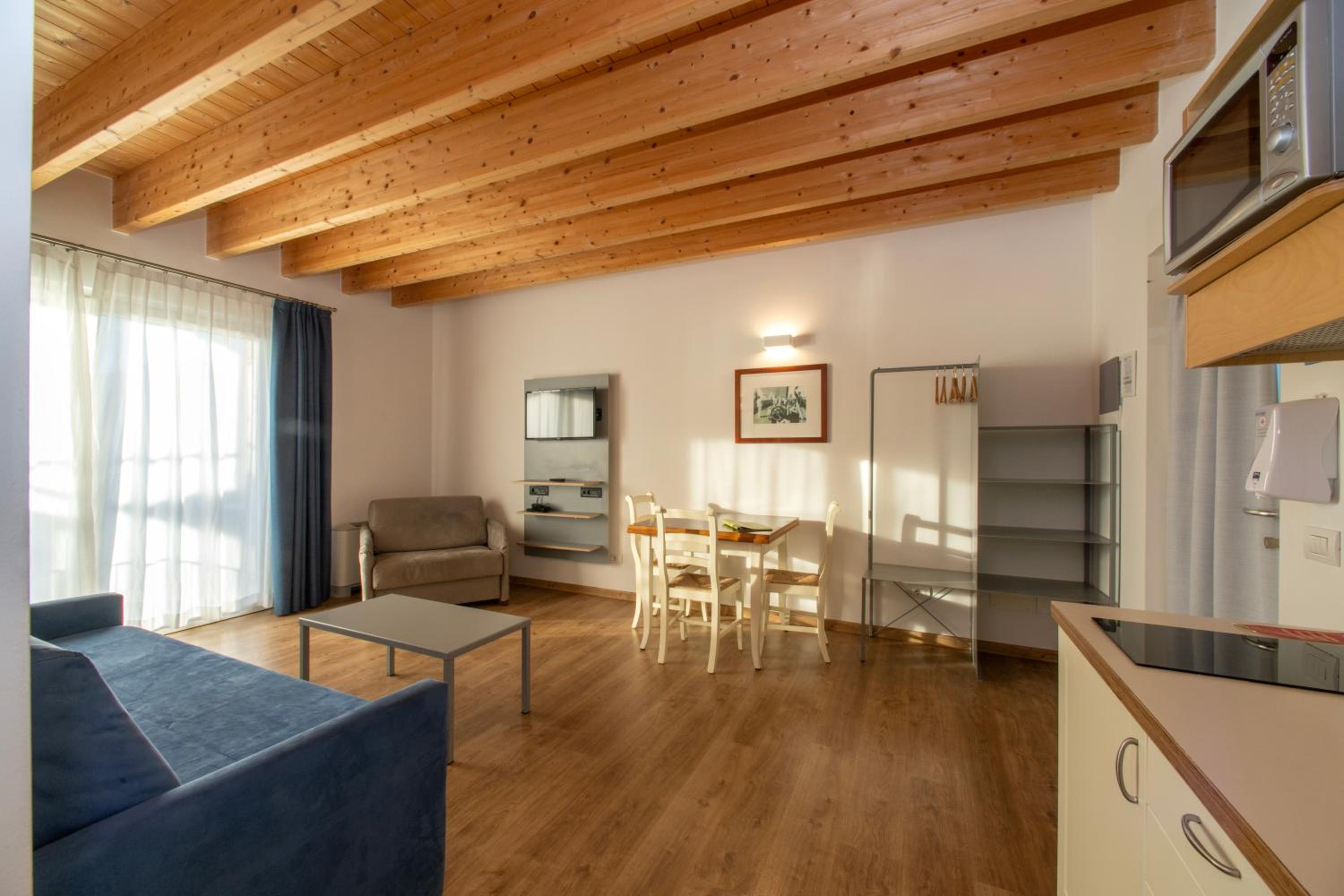 One-Bedroom Apartment with Terrace and Lake View photo 1