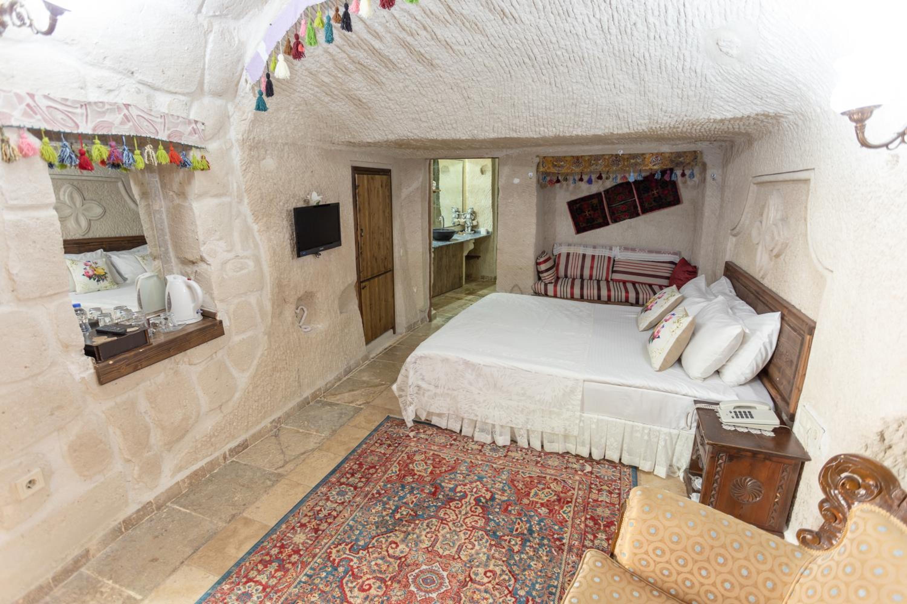 Superior Cave Room photo 2