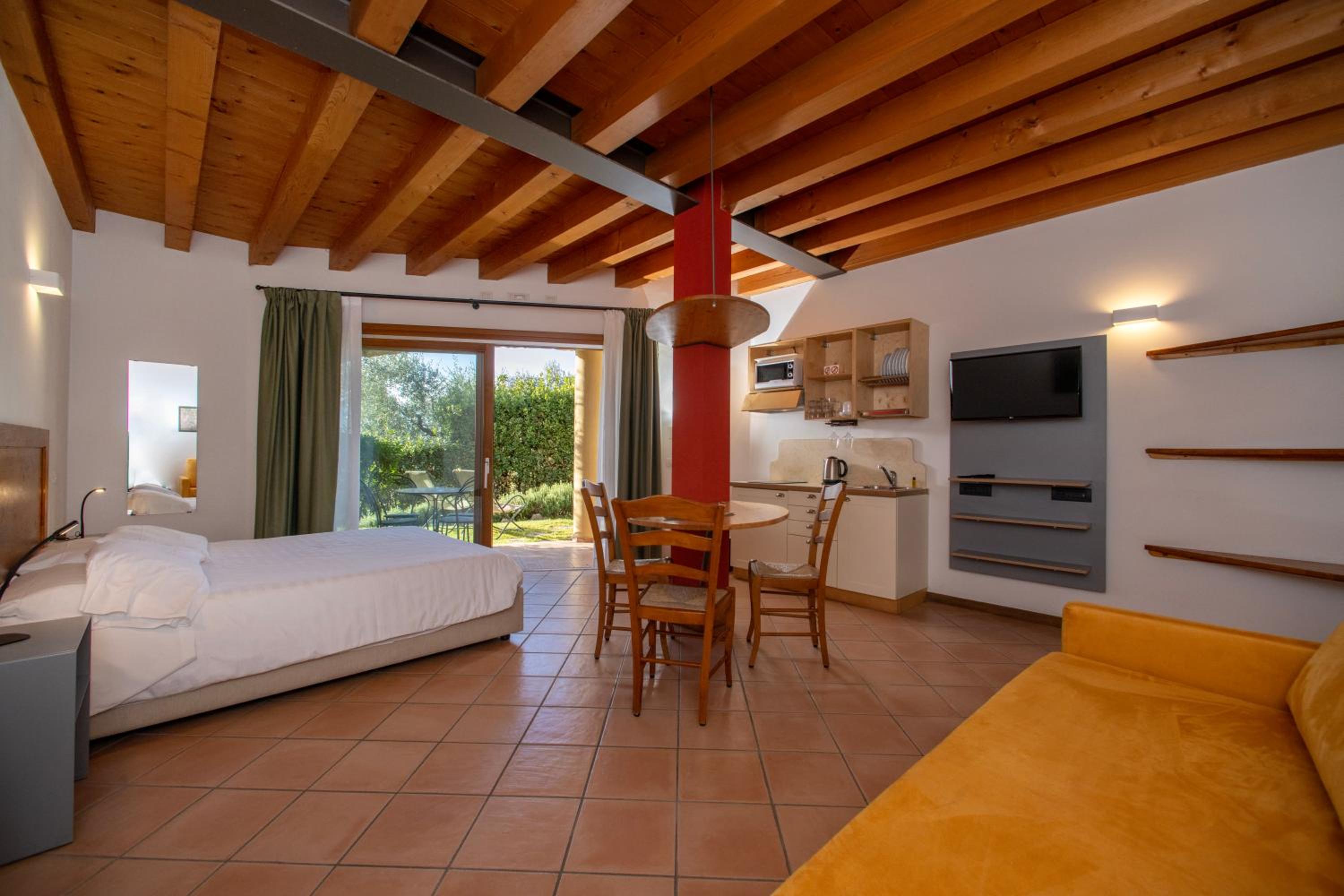 Superior Studio with Garden View - Photo 5