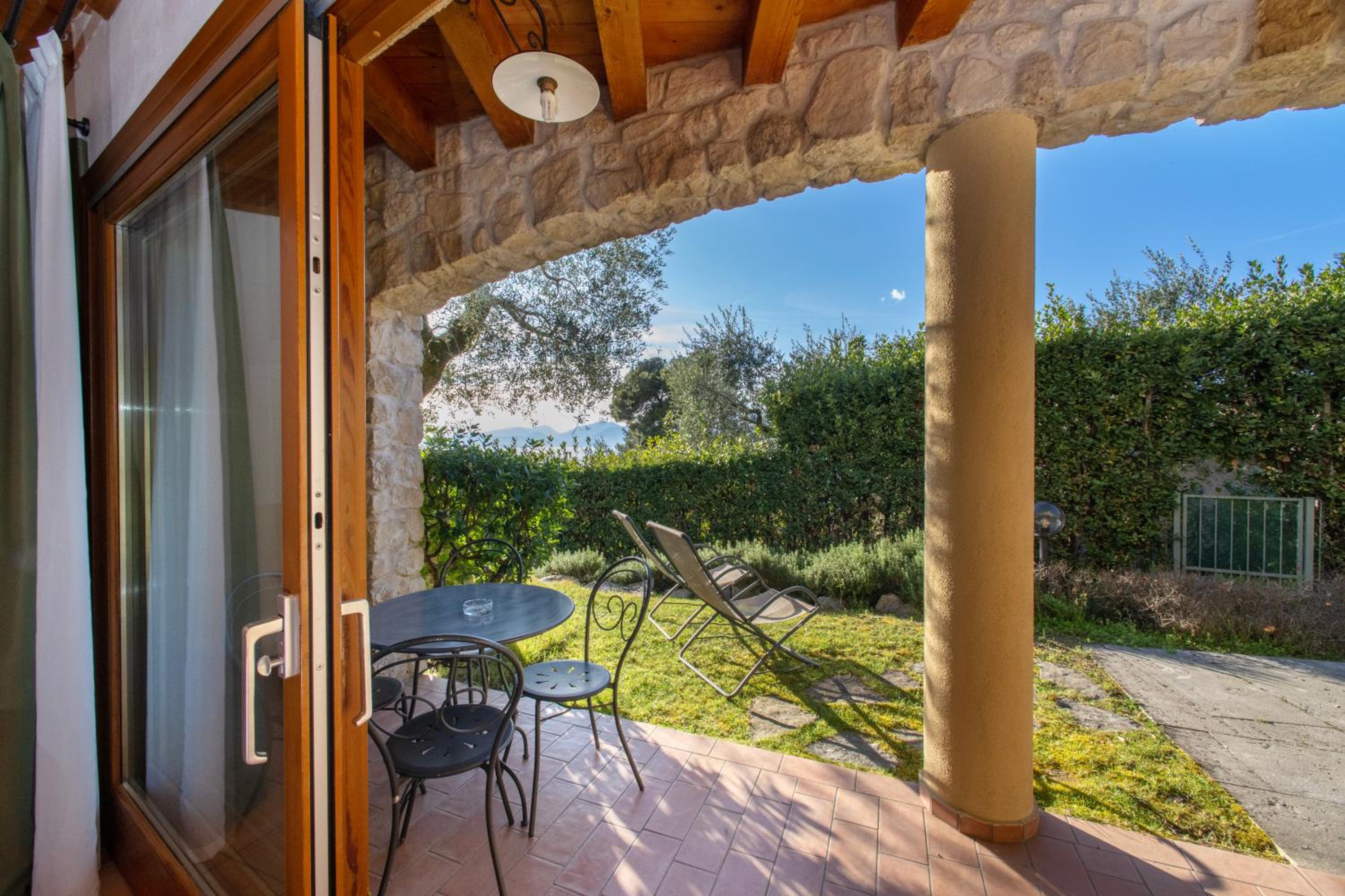 Superior Studio with Garden View - Photo 7