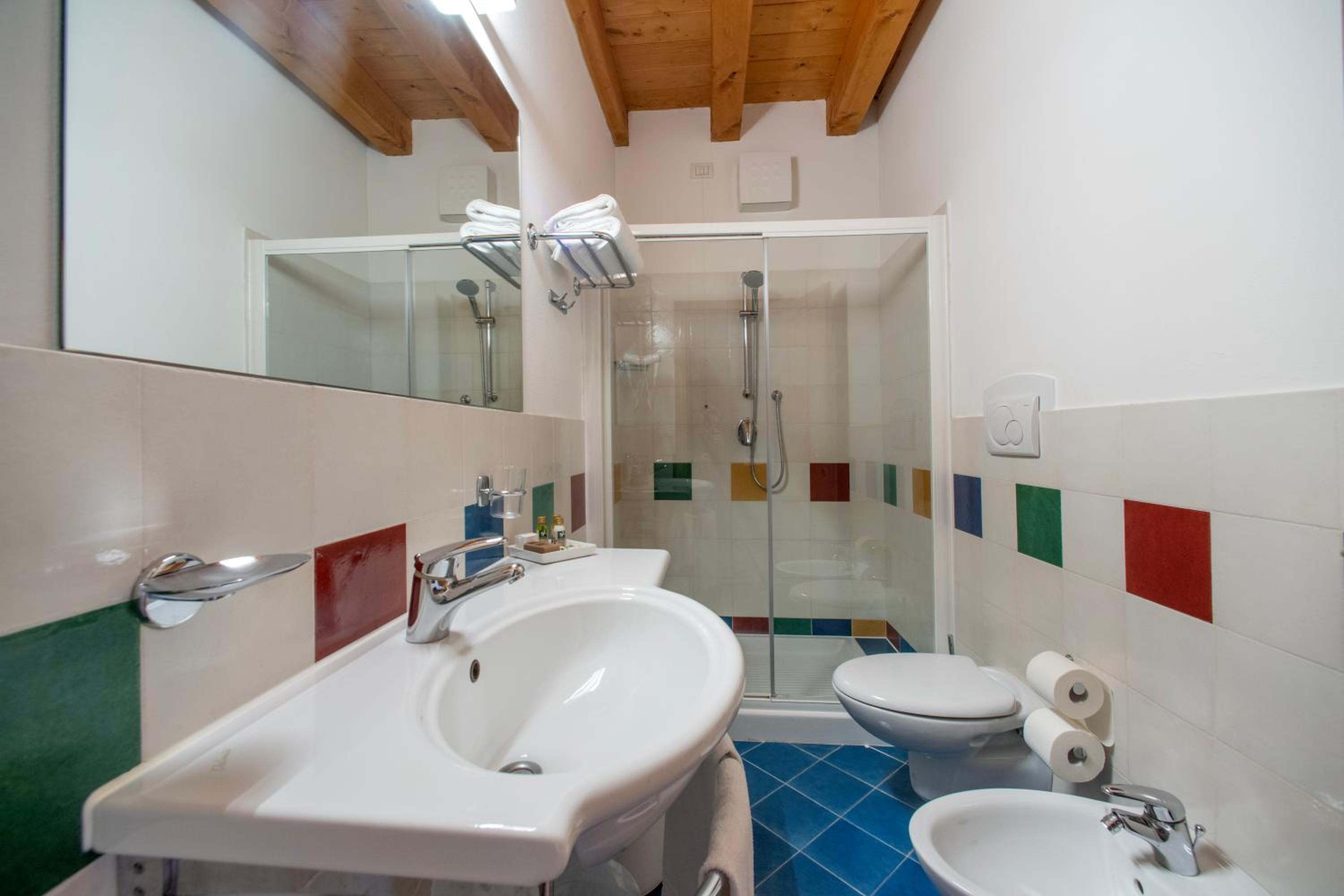 Superior One-Bedroom Apartment with Garden View - Photo 2