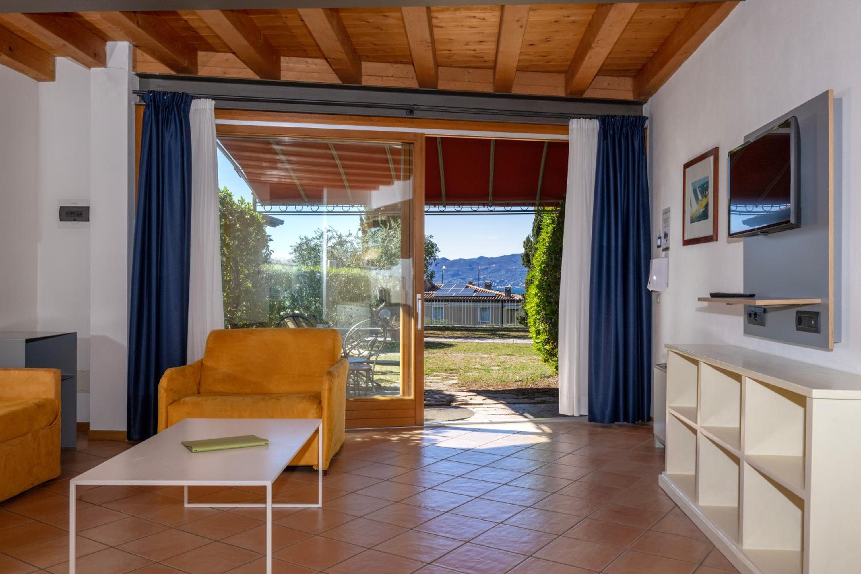 Superior One-Bedroom Apartment with Garden View - Photo 1