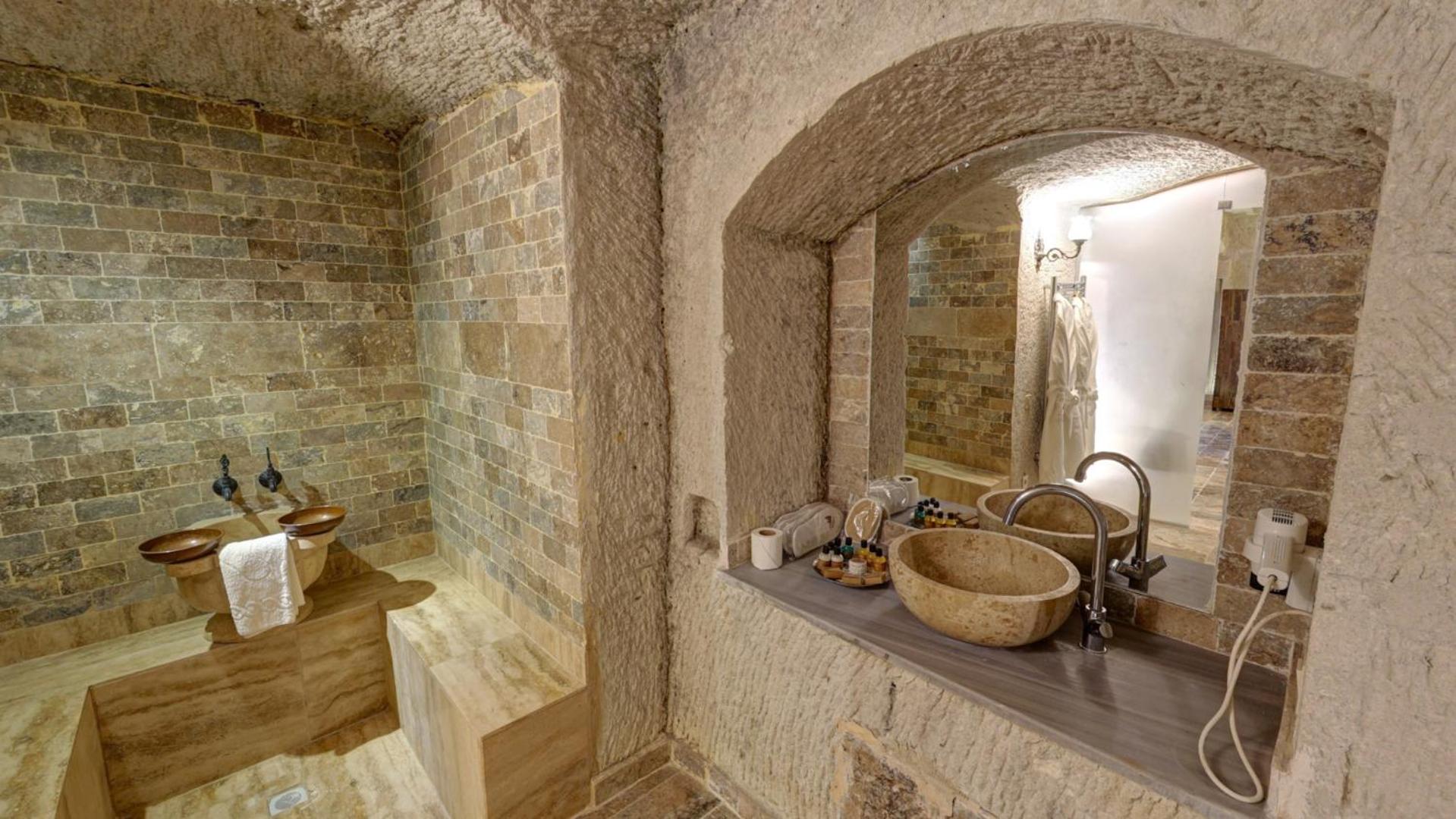 King Cave Suite photo 3