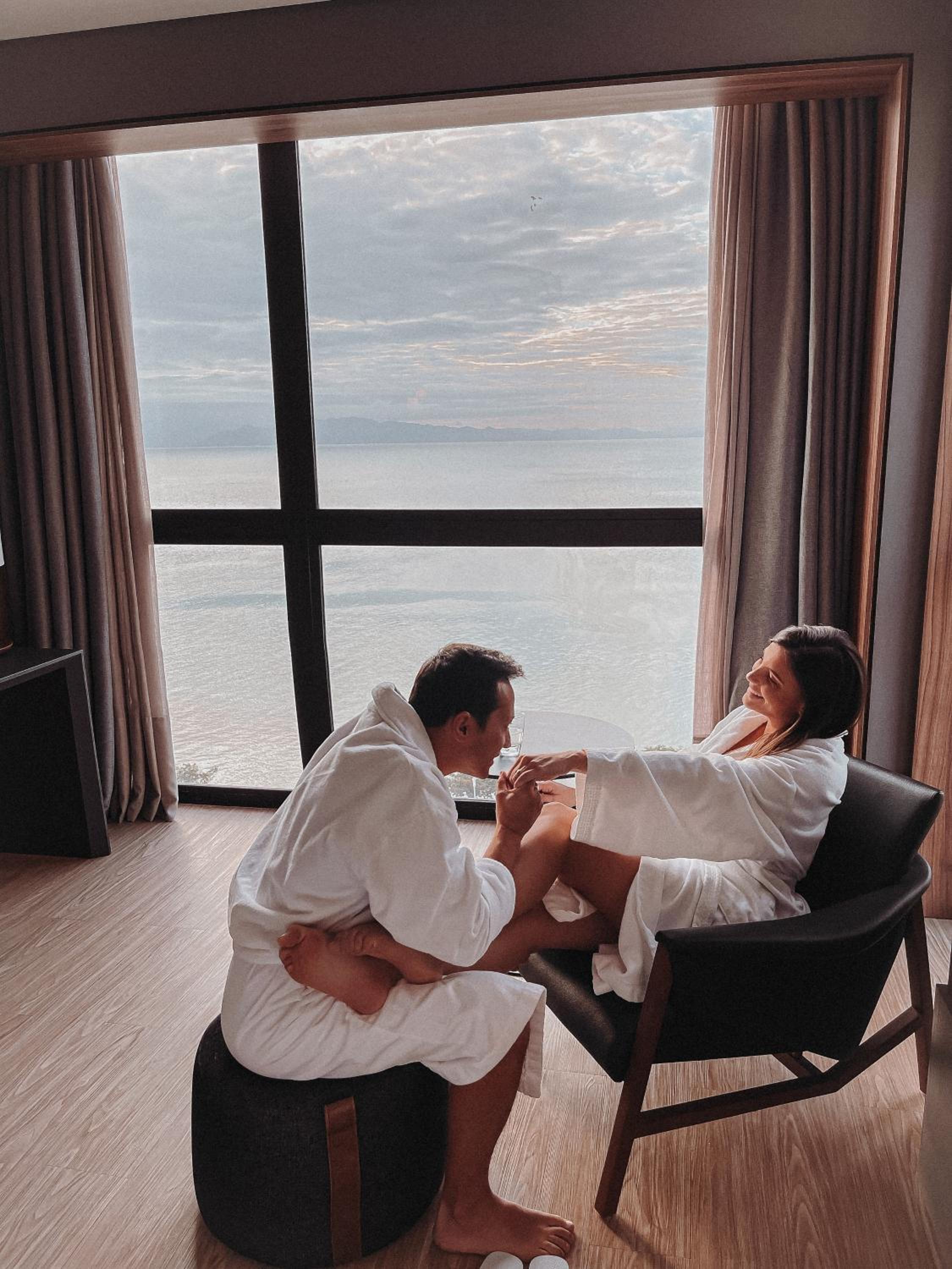 Luxury King Room with Sea View - Photo 6