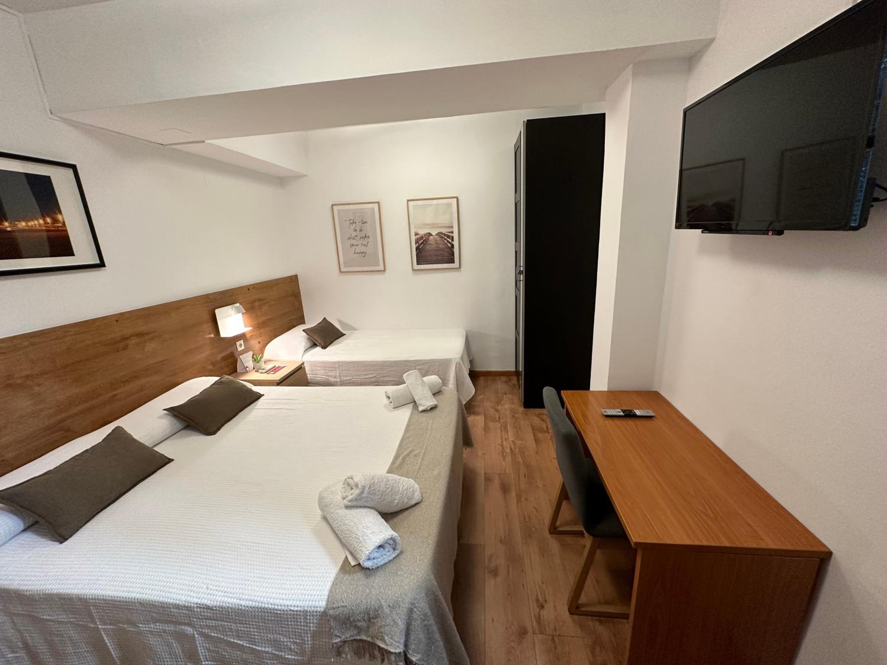 Habitación Triple con Baño Privado