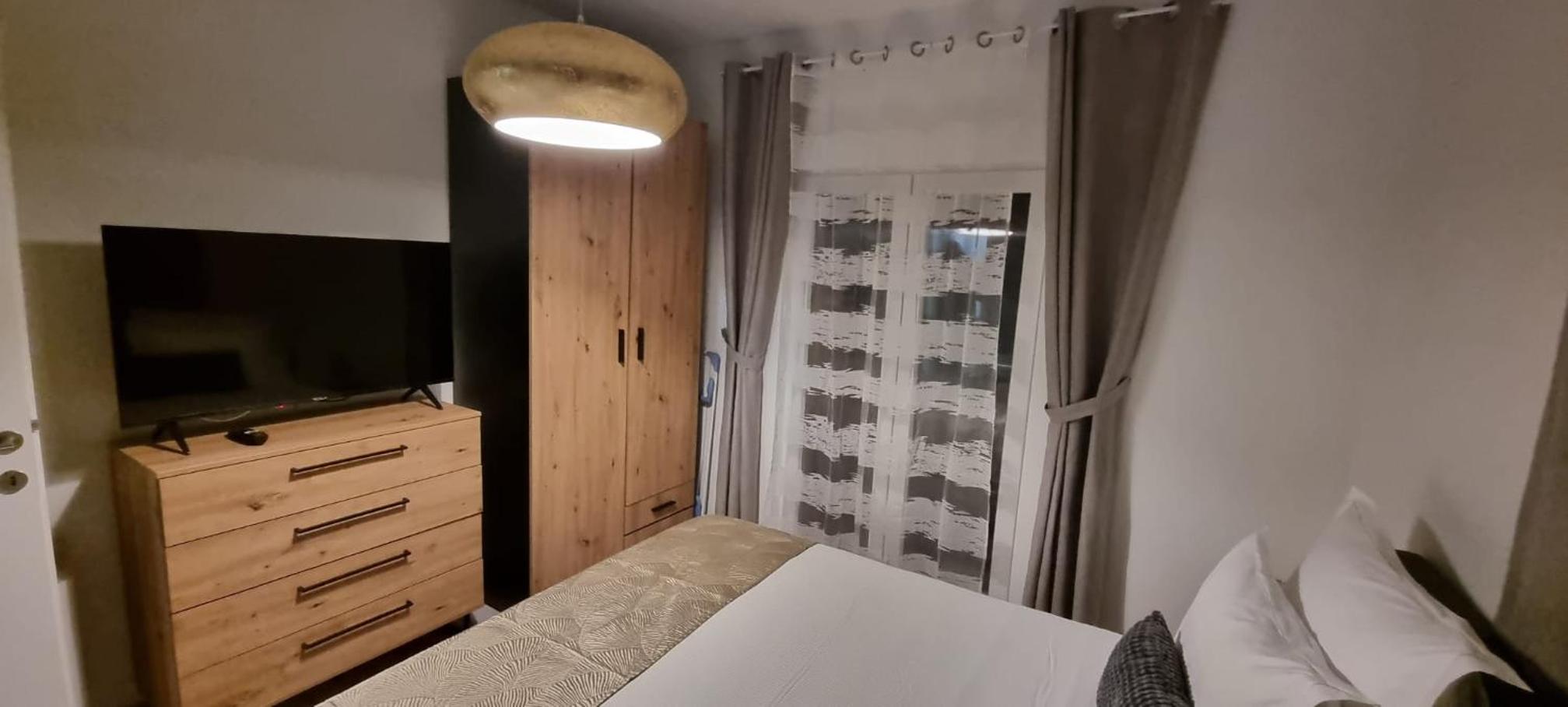 One-Bedroom Apartment with Mountain View photo 2