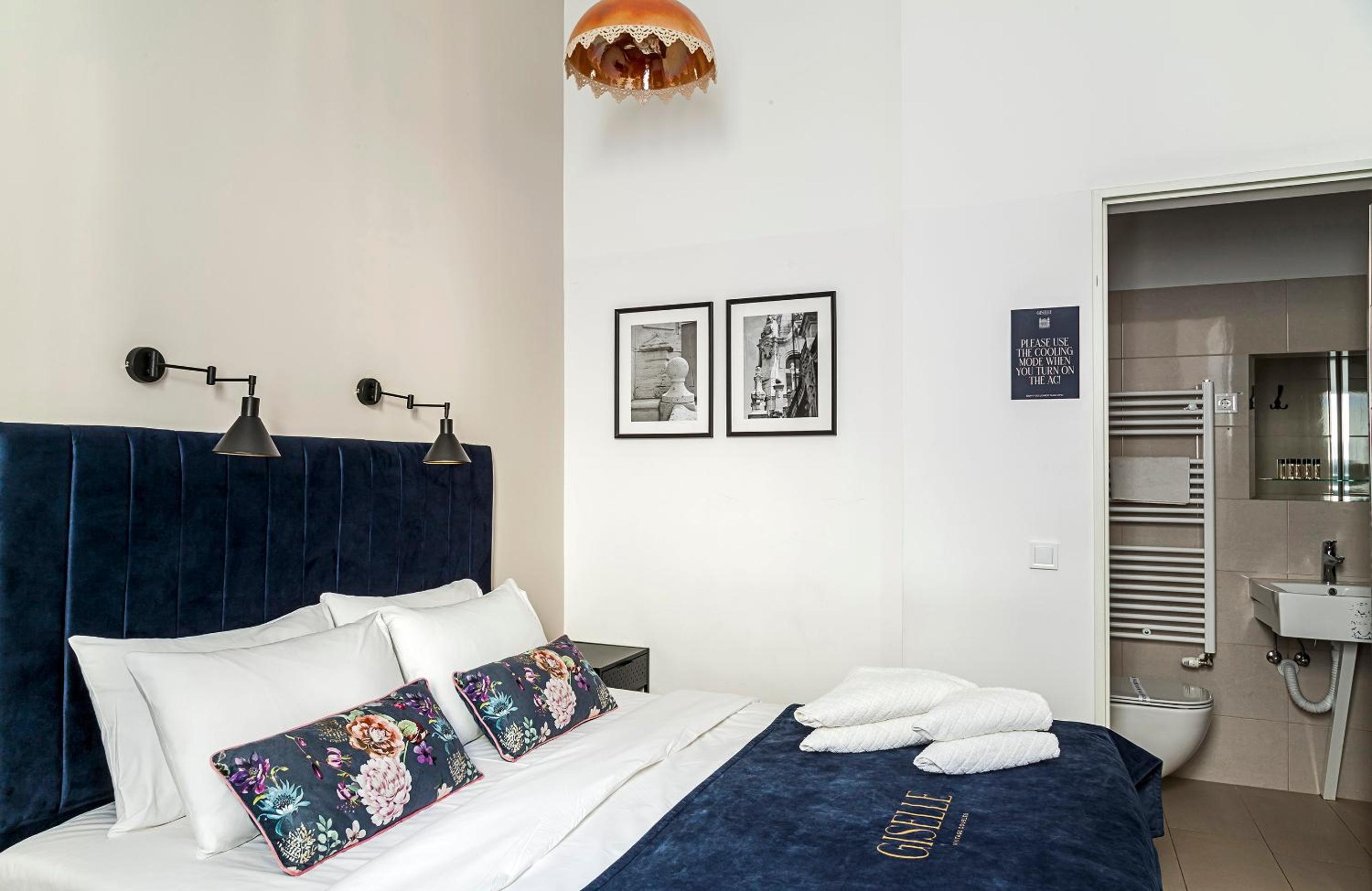 Budget Double Room thumbnail 5