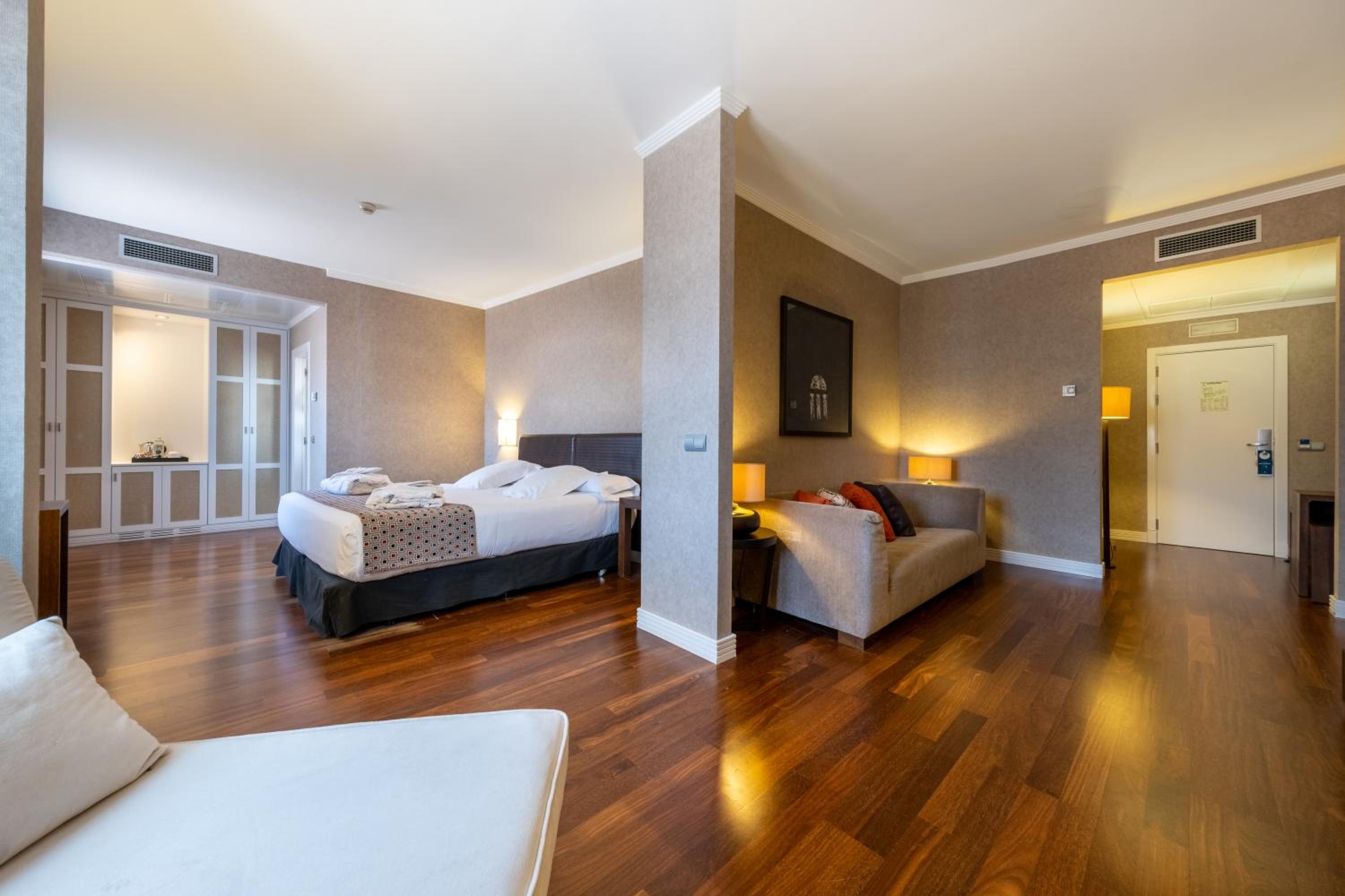 Junior Suite with Spa Access photo 3