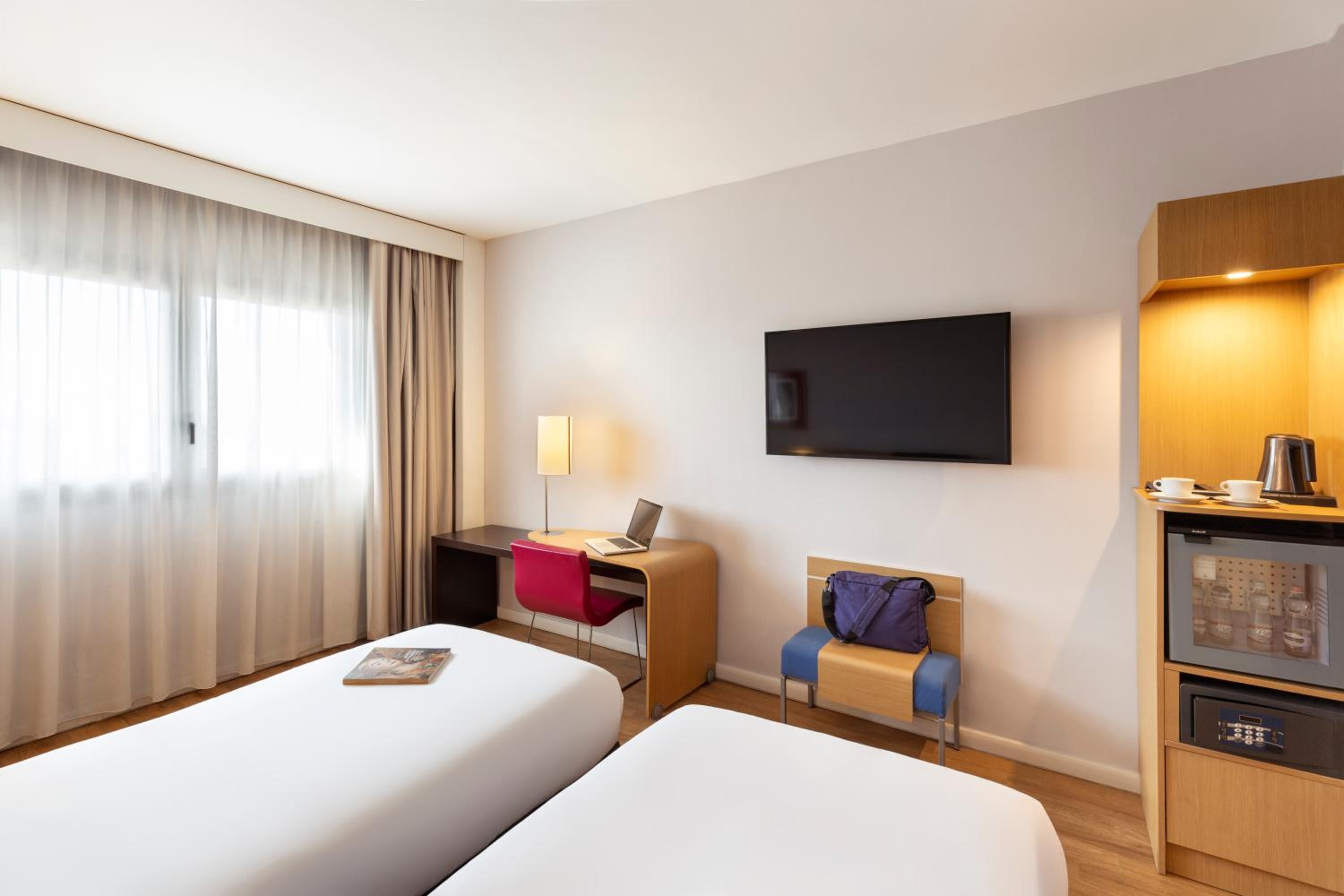Standard Twin Room - Photo 2
