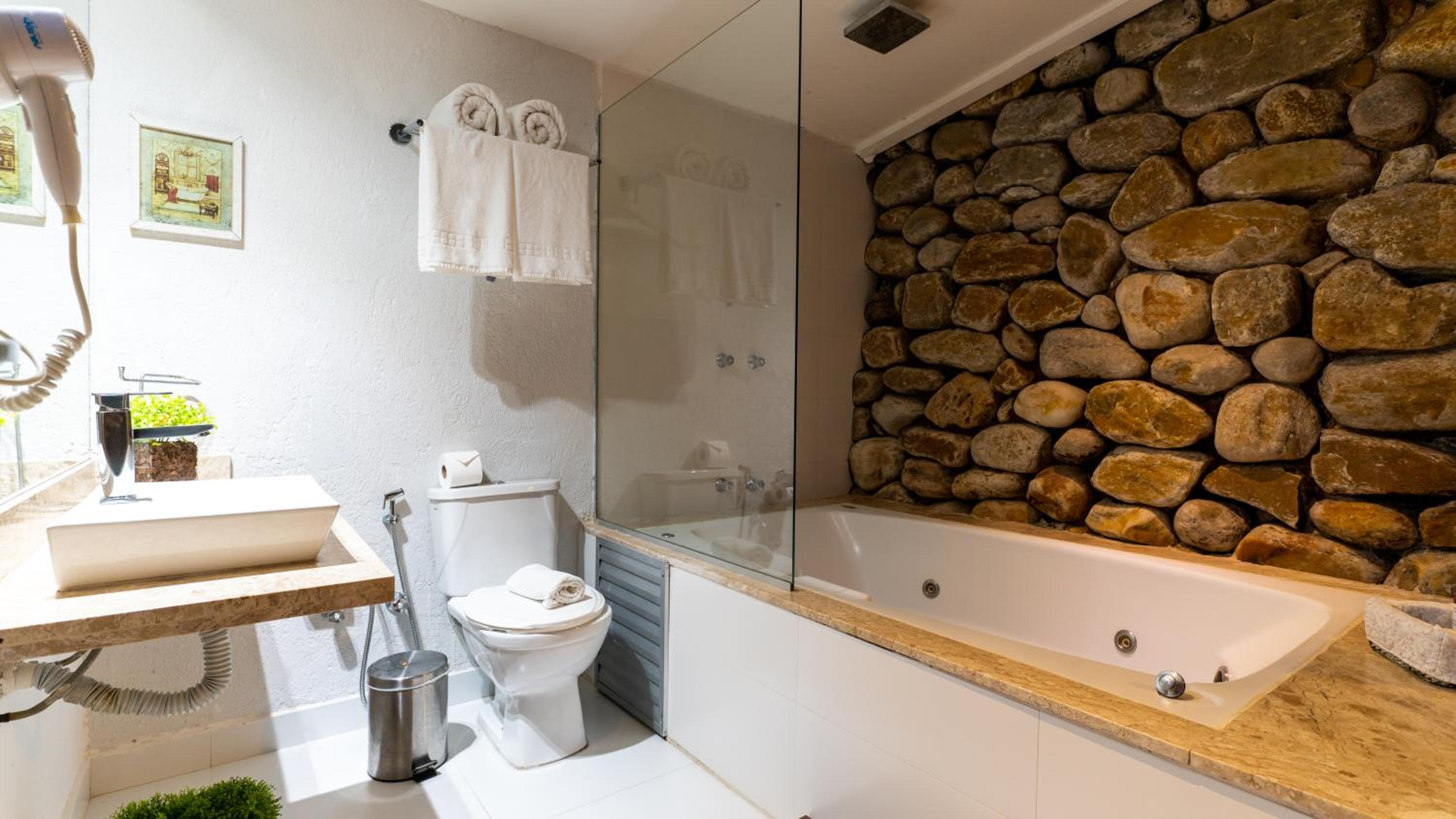 Premium Suite with Spa Bath and Fireplace photo 3