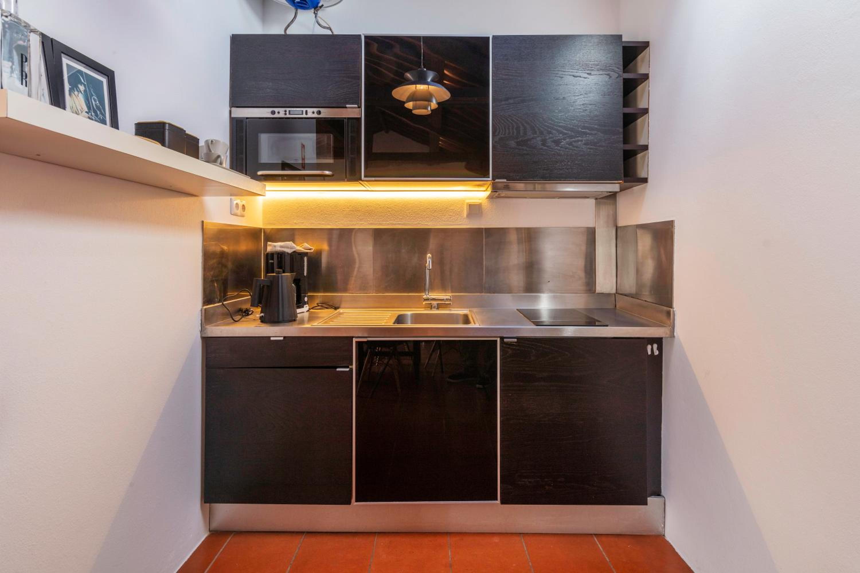 One-Bedroom Apartment - Photo 11