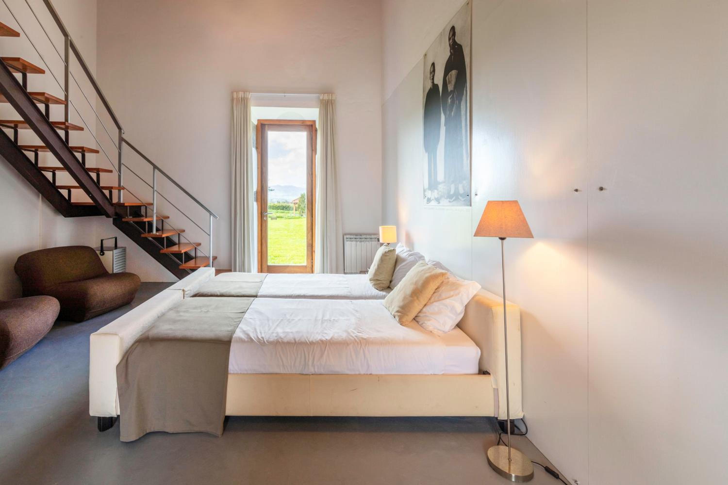 Loft - Photo 2