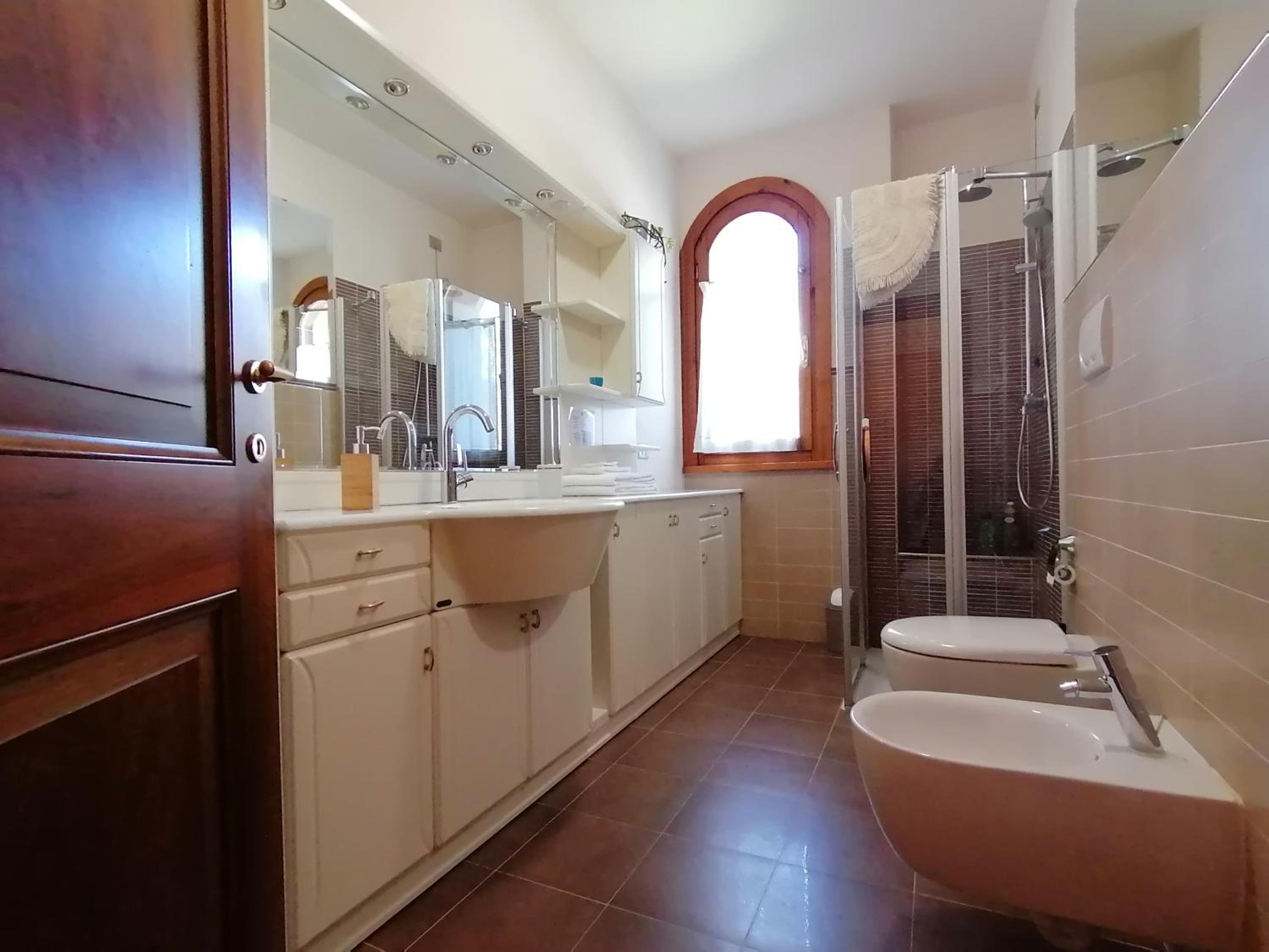 Double Room with Private External Bathroom - Photo 2