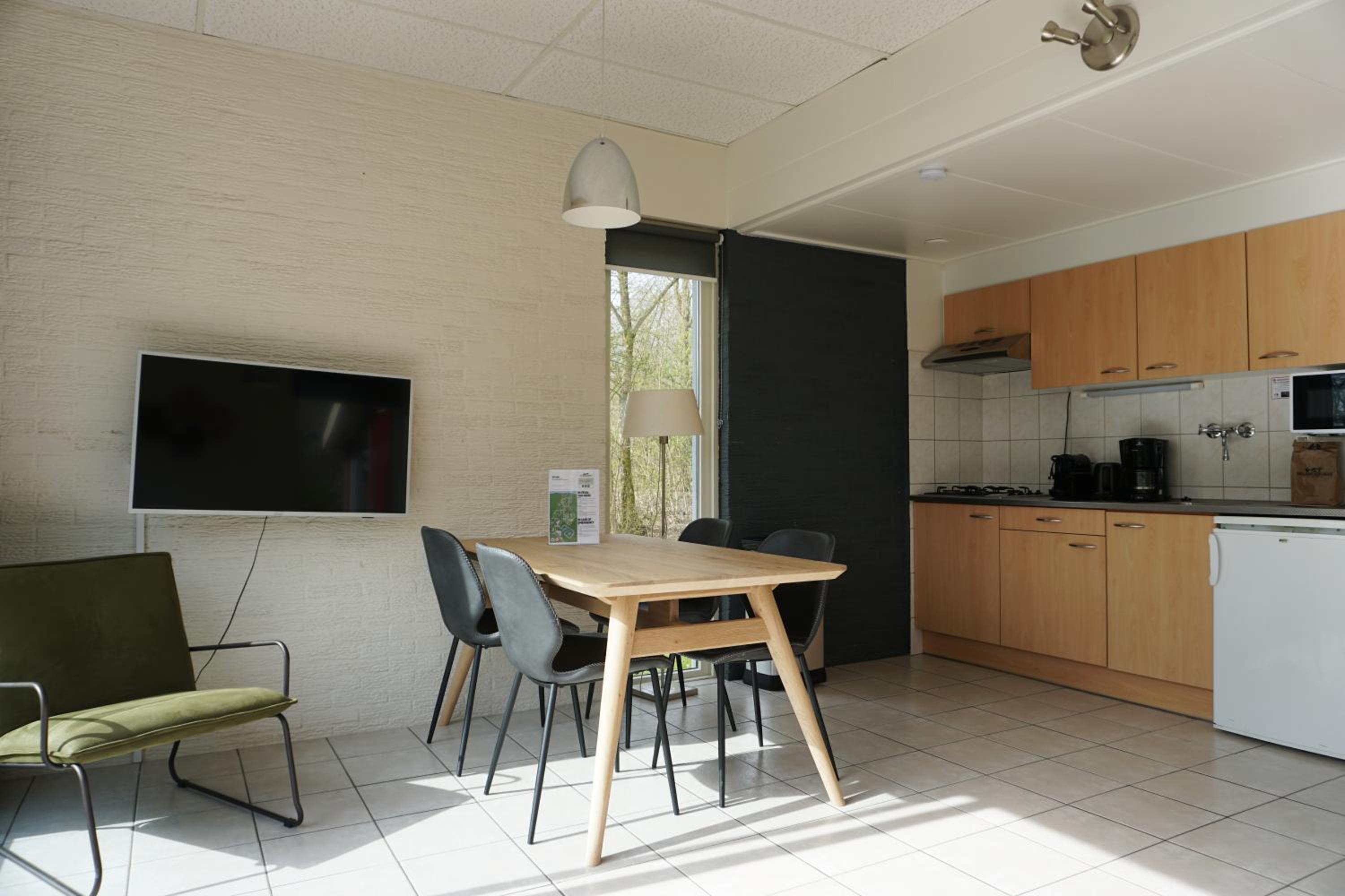 Two-Bedroom House - Photo 10
