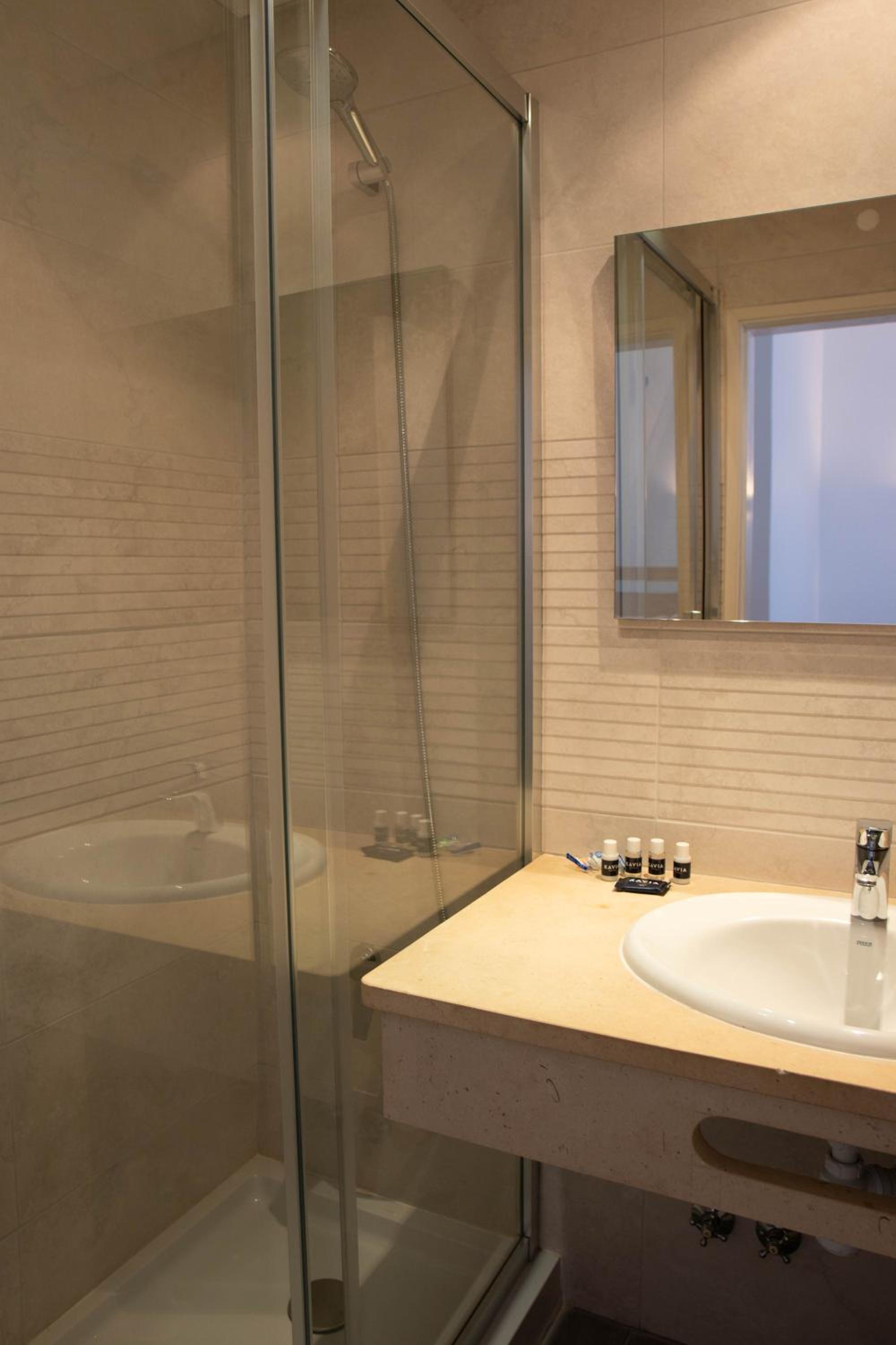 Superior Twin Room with Balcony - Photo 2