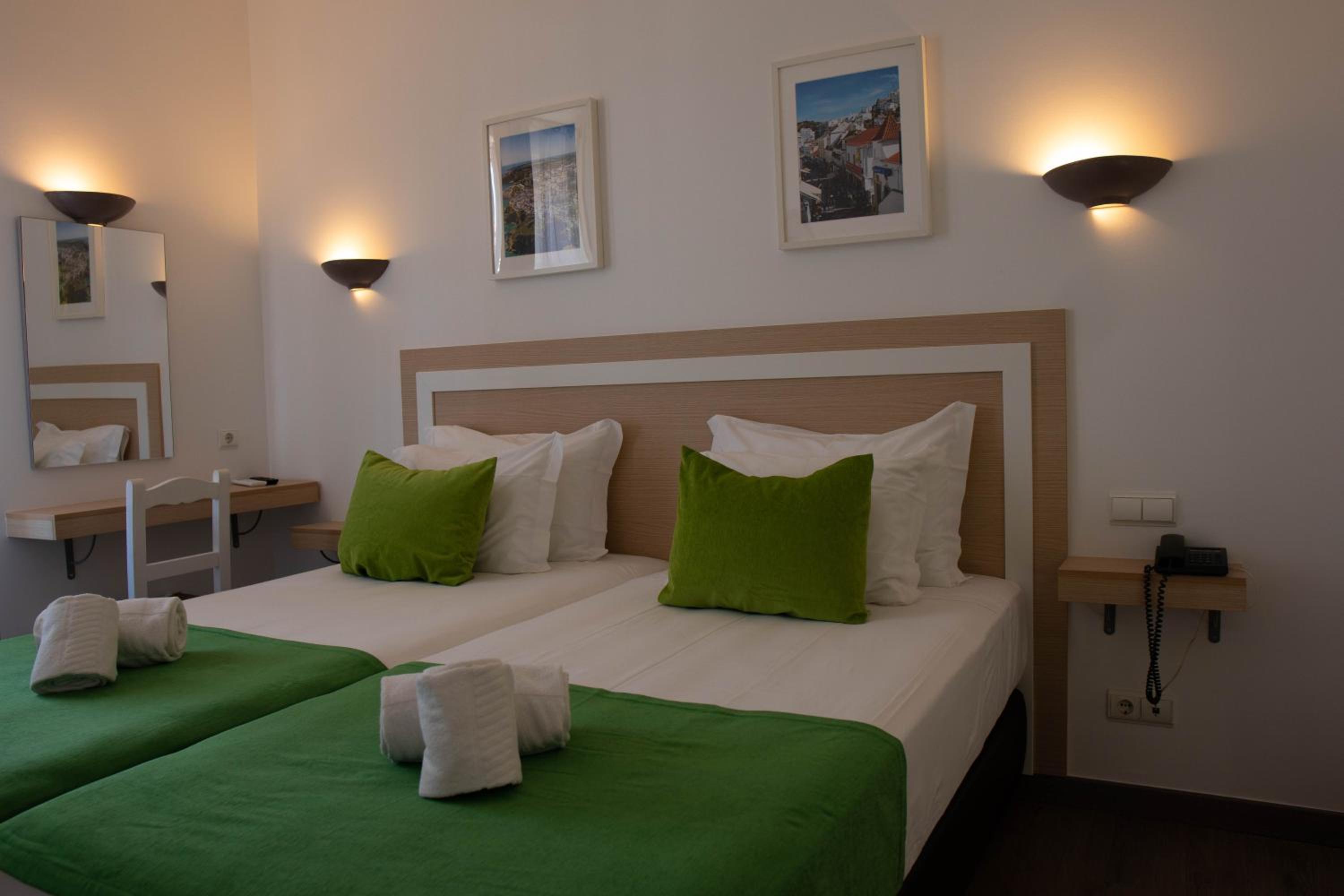 Superior Twin Room with Balcony - Photo 3