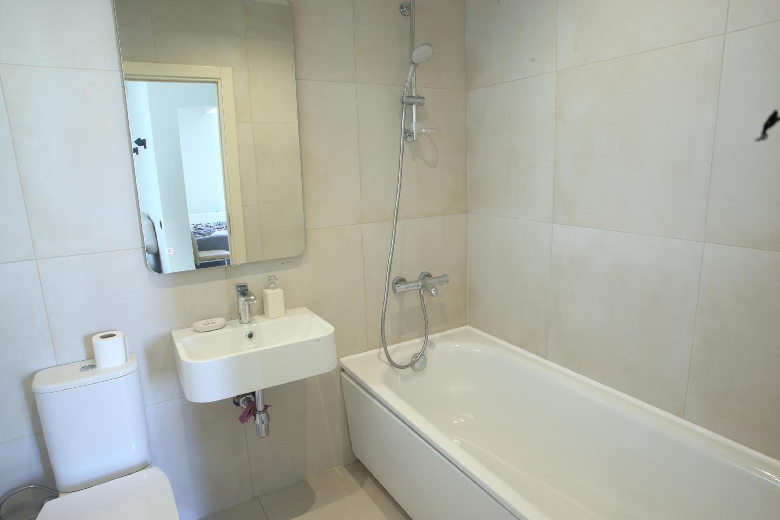 Apartment with Lake View - Photo 11