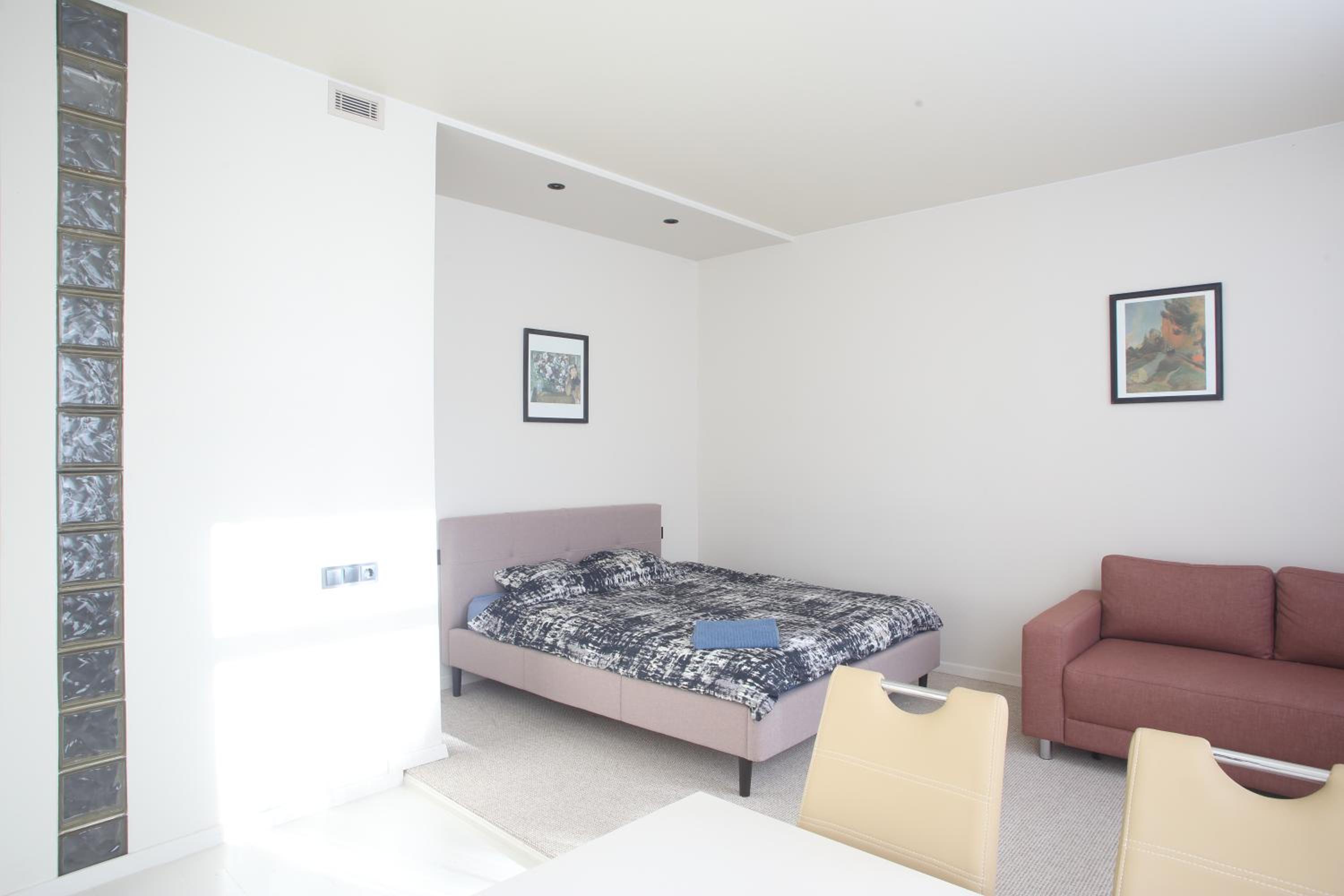 One-Bedroom Apartment photo 1