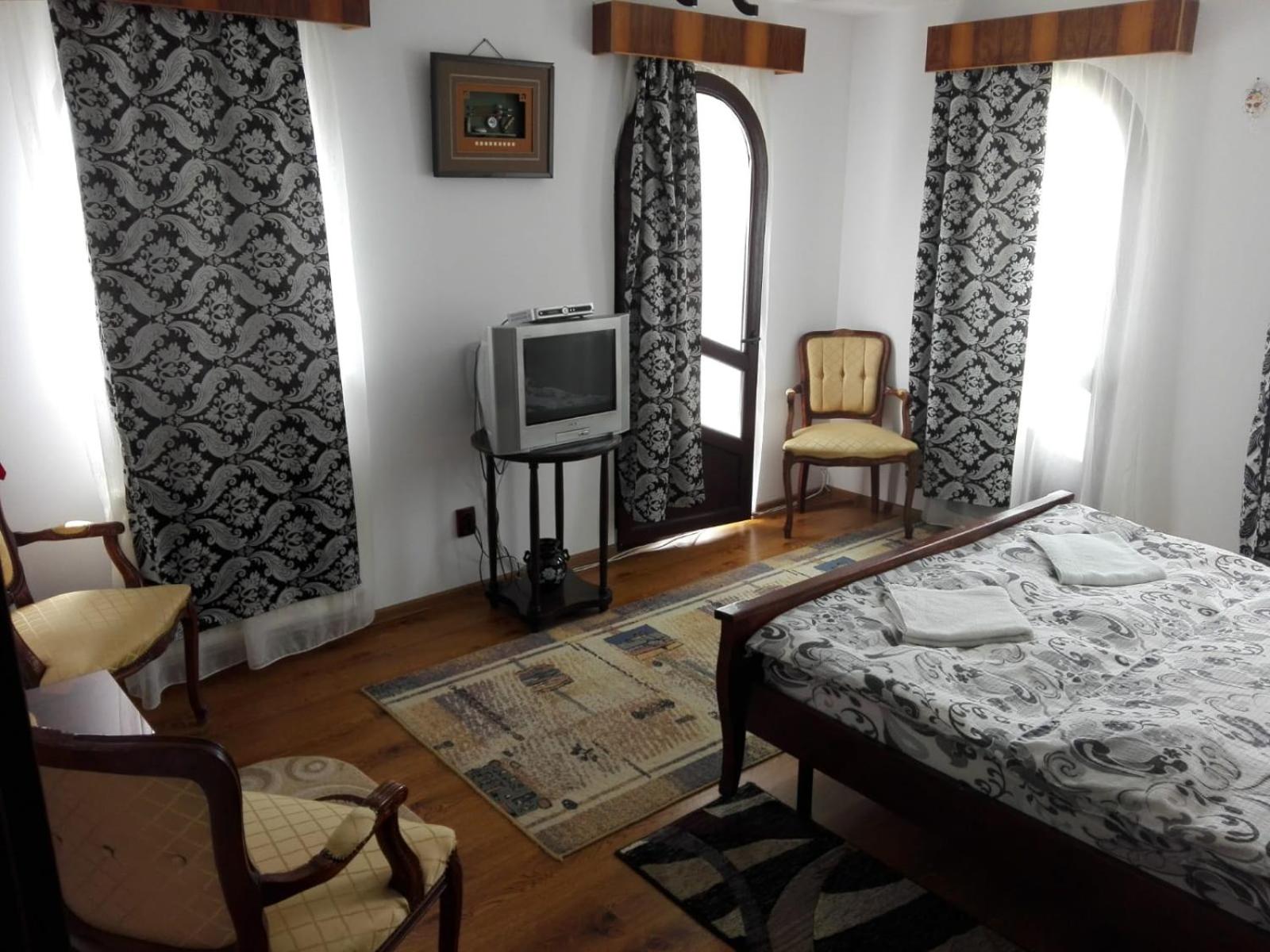Double Room with Private Bathroom photo 1