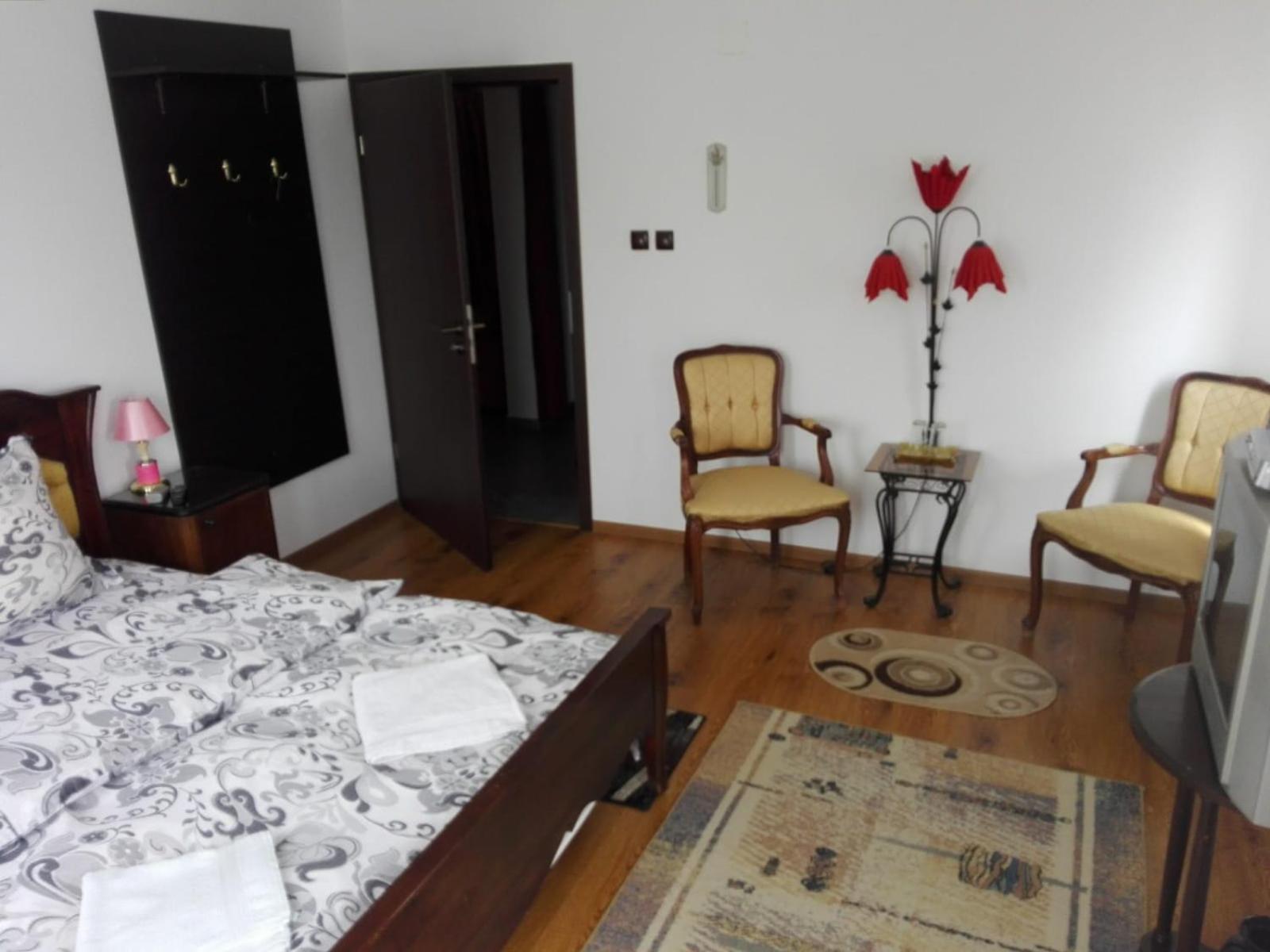 Double Room with Private Bathroom photo 3