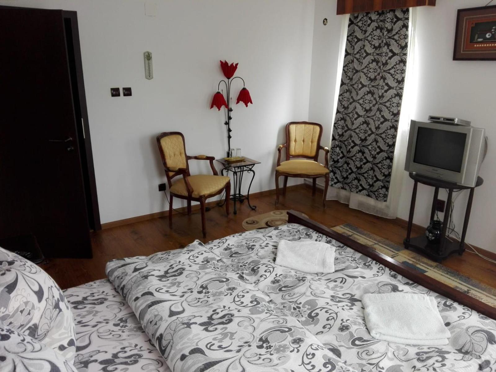 Double Room with Private Bathroom photo 2