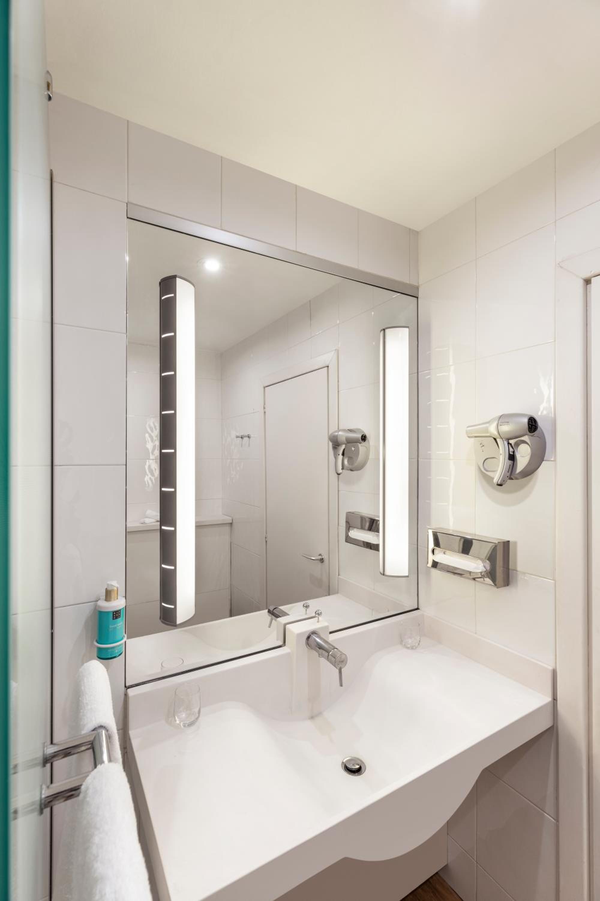 Standard Double Room - Photo 14