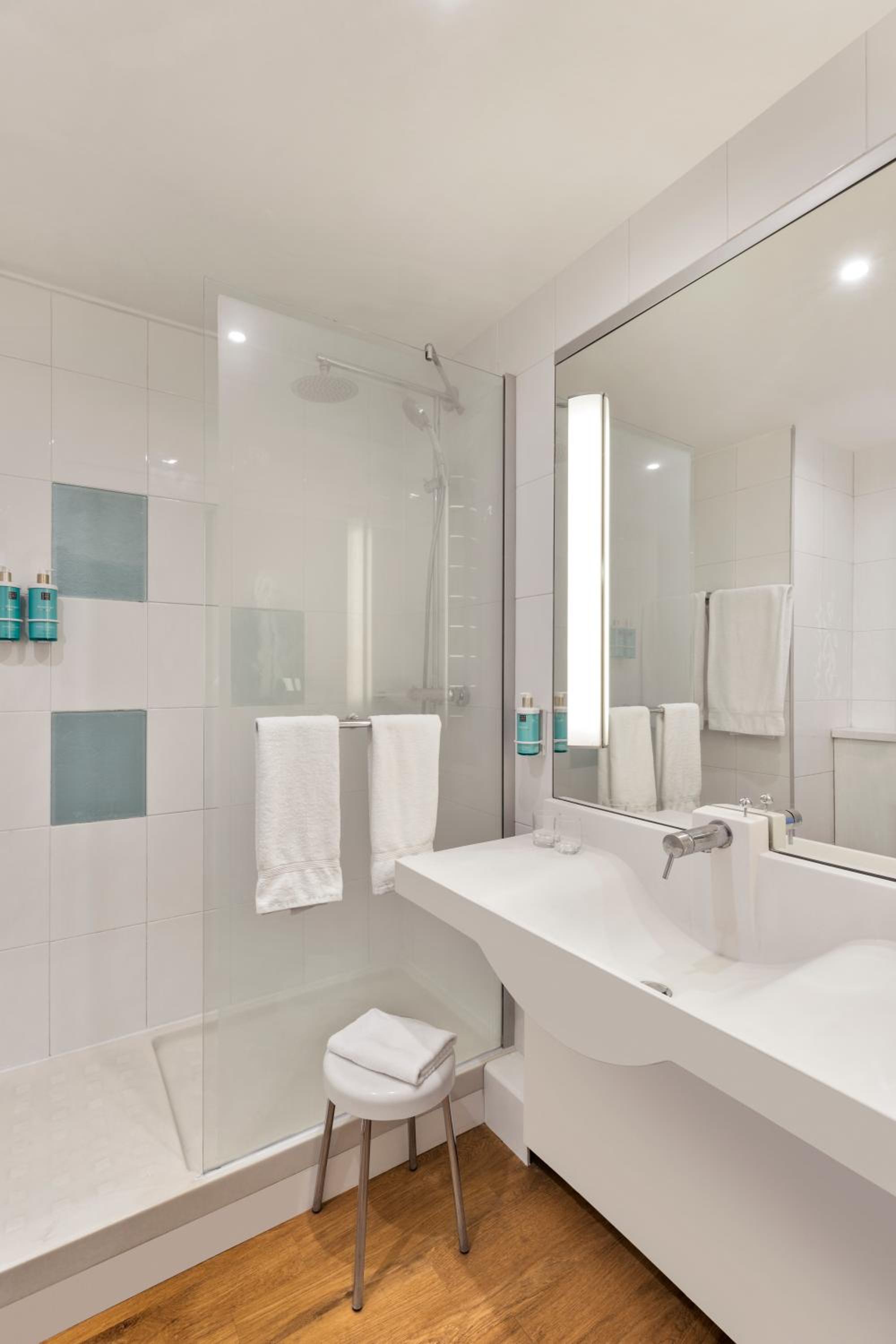 Standard Double Room - Photo 15