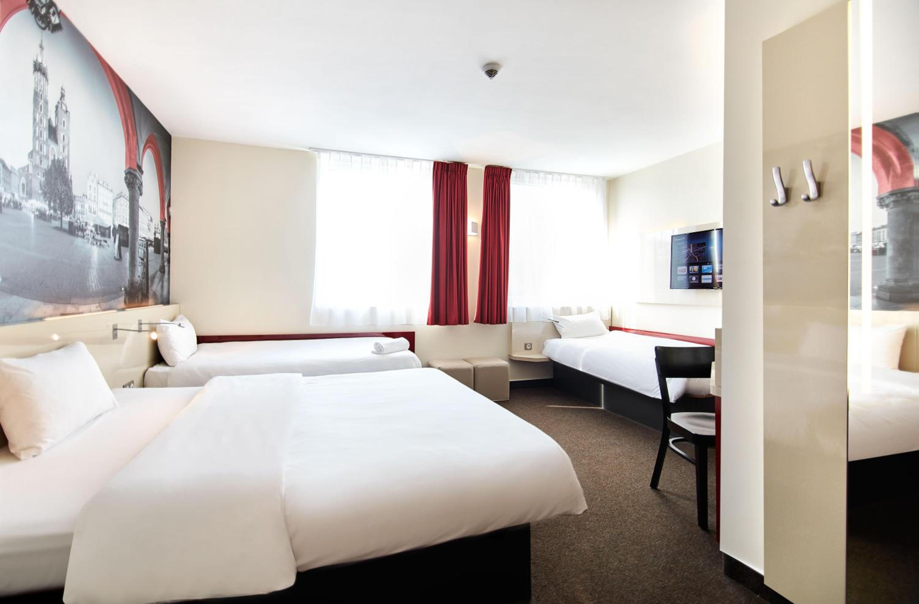 Quadruple Room - Photo 2