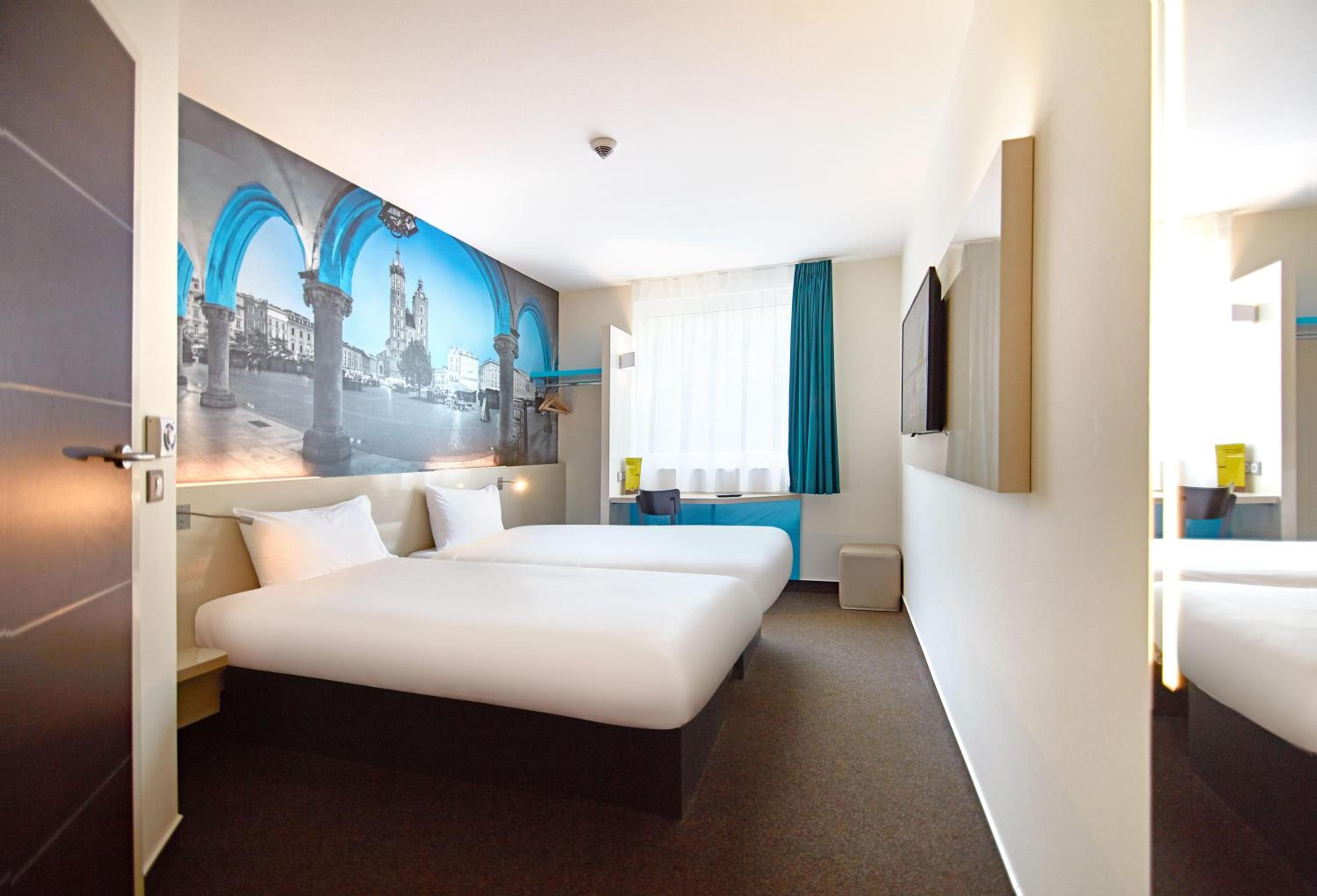 Twin Room - Photo 1
