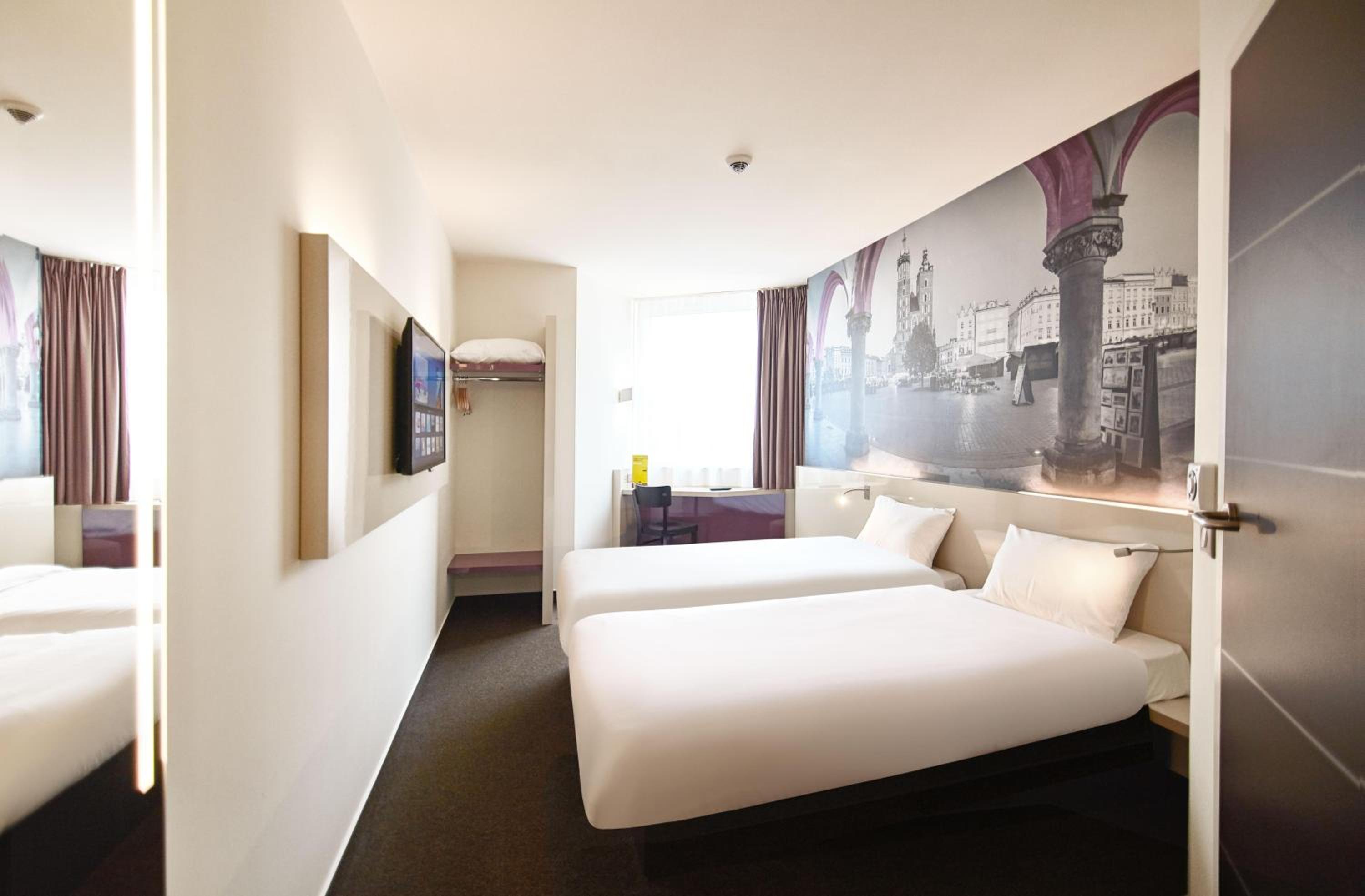 Twin Room - Photo 2