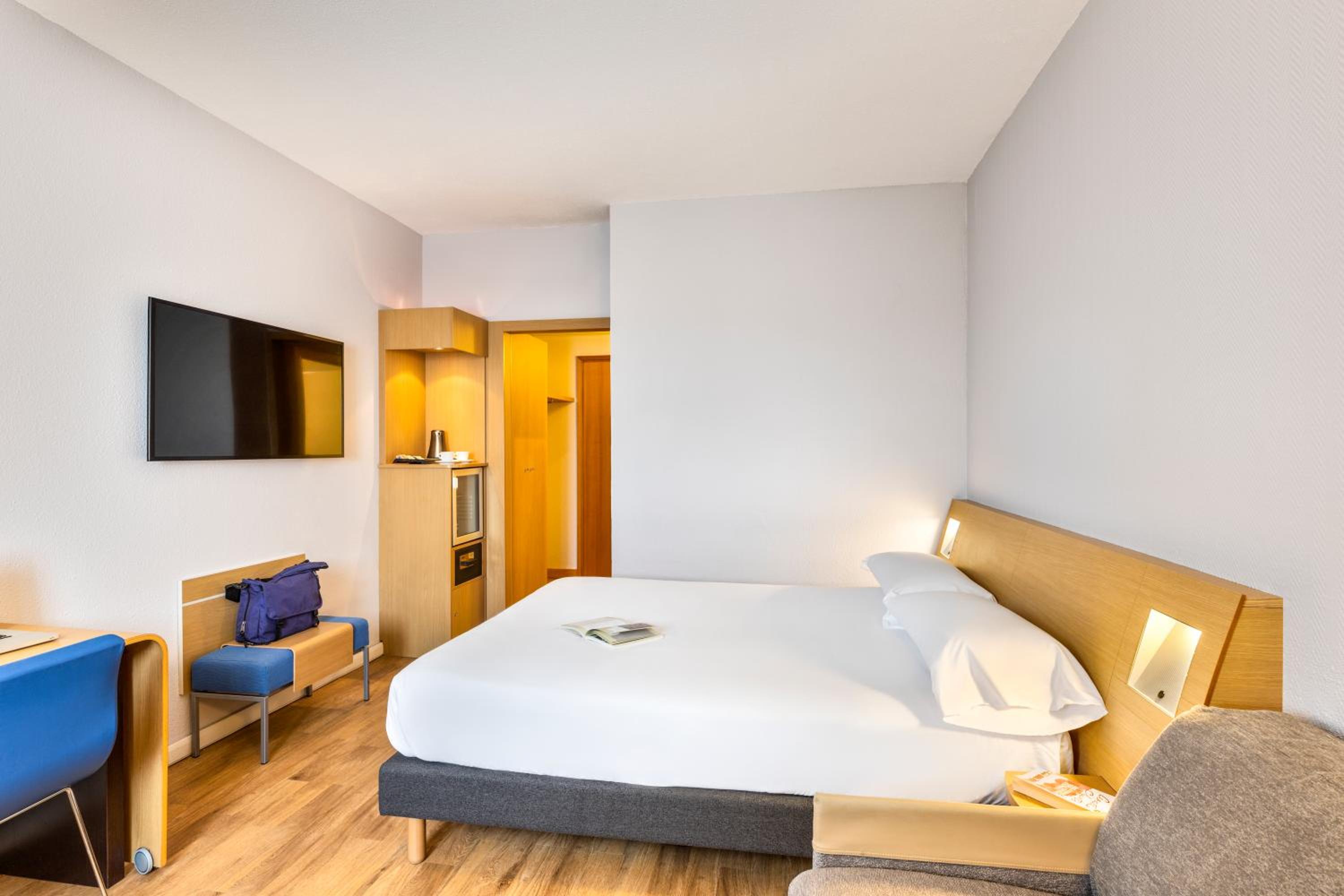 Standard Double Room - Photo 2