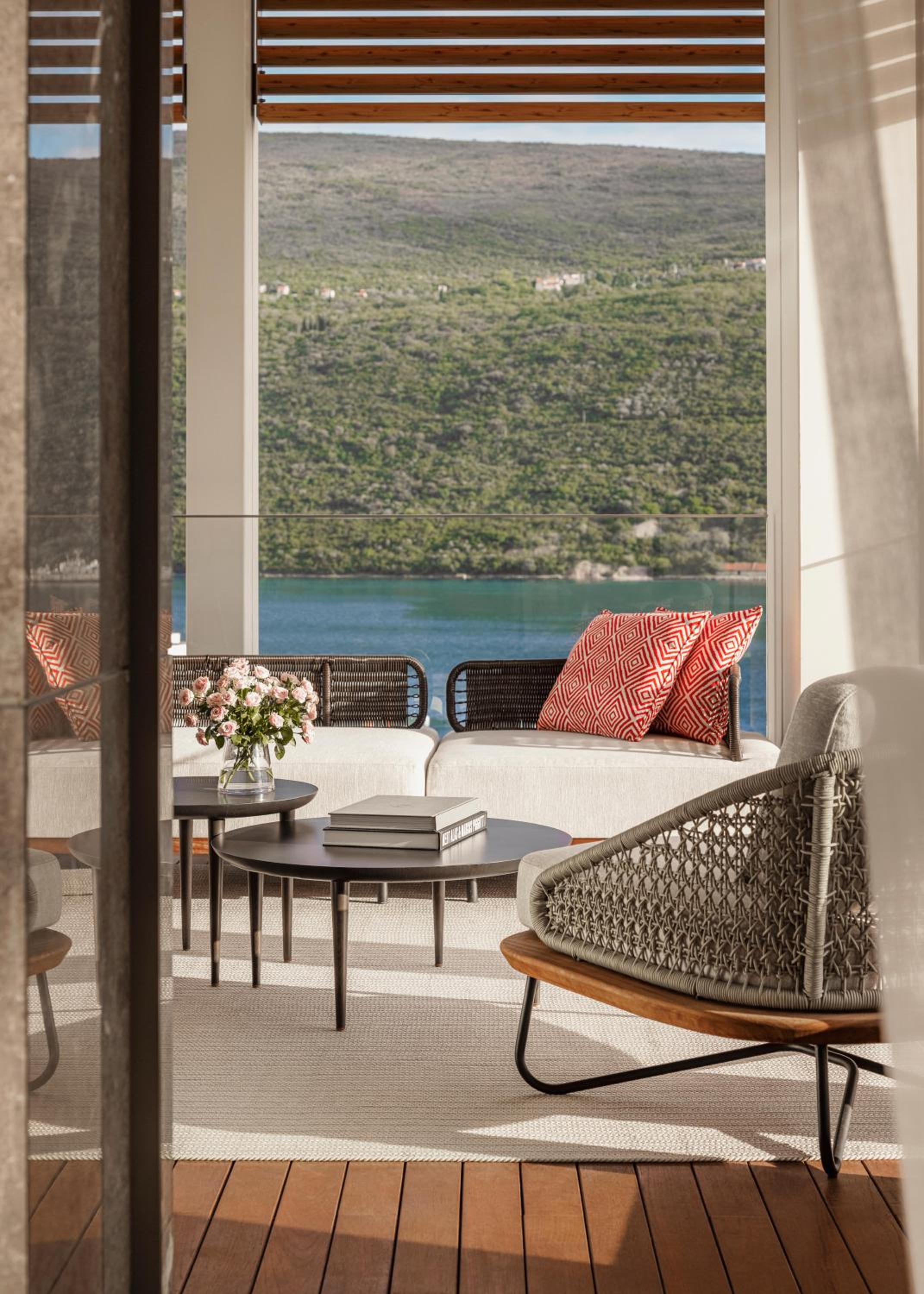 Panoramic Bayview Suite - Photo 9